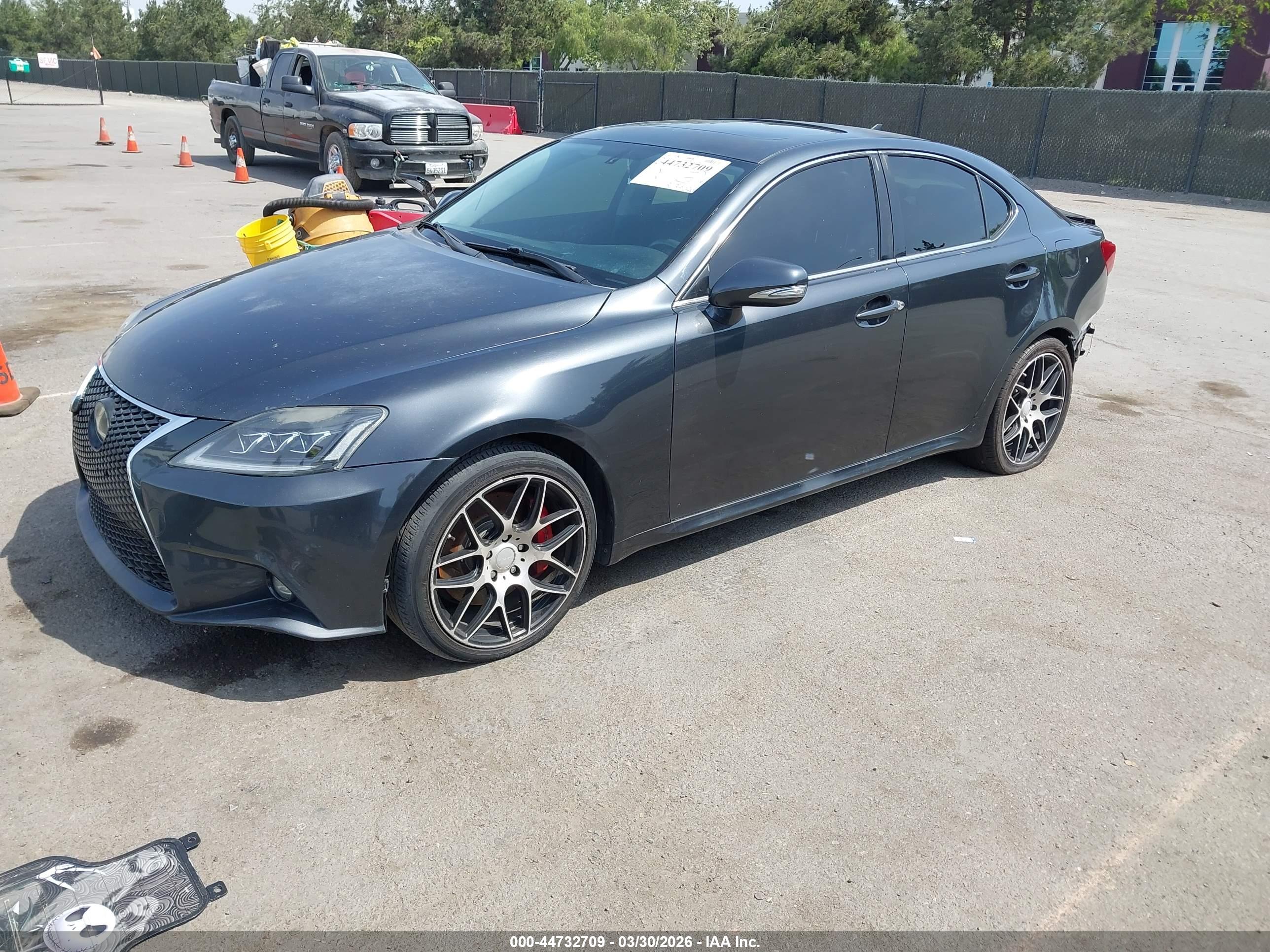 LEXUS IS image 2