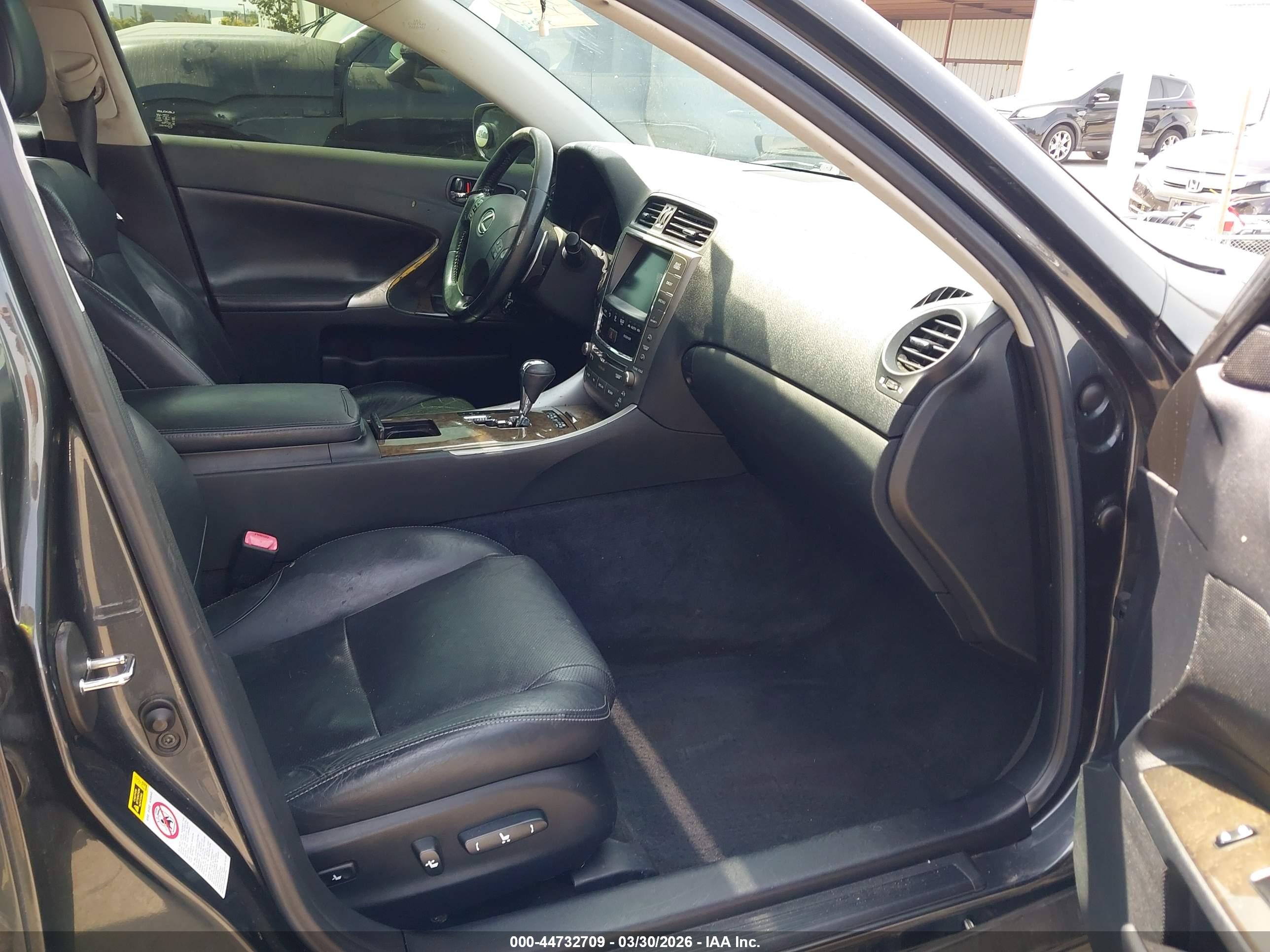 LEXUS IS image 5