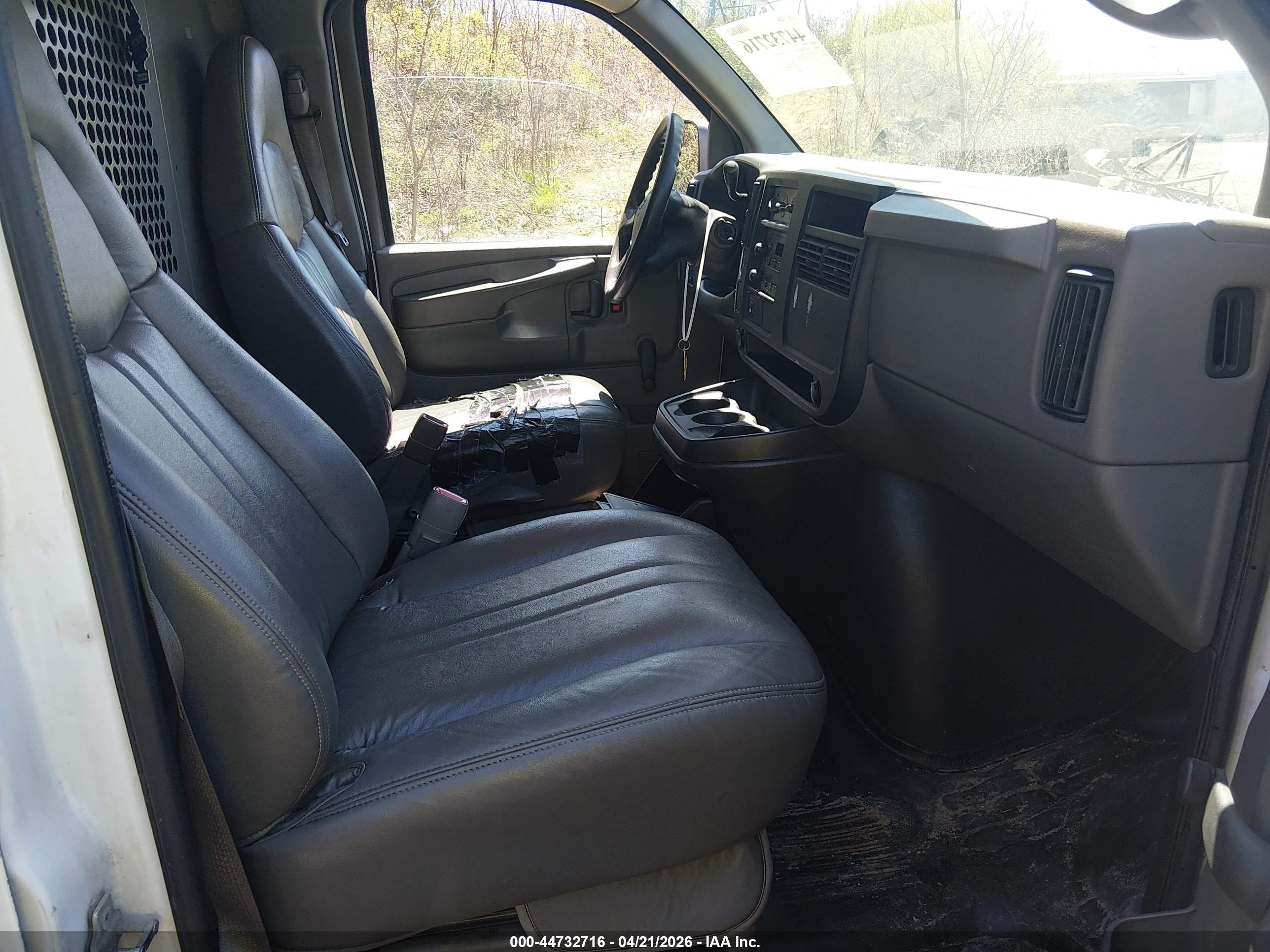 CHEVROLET EXPRESS image 5