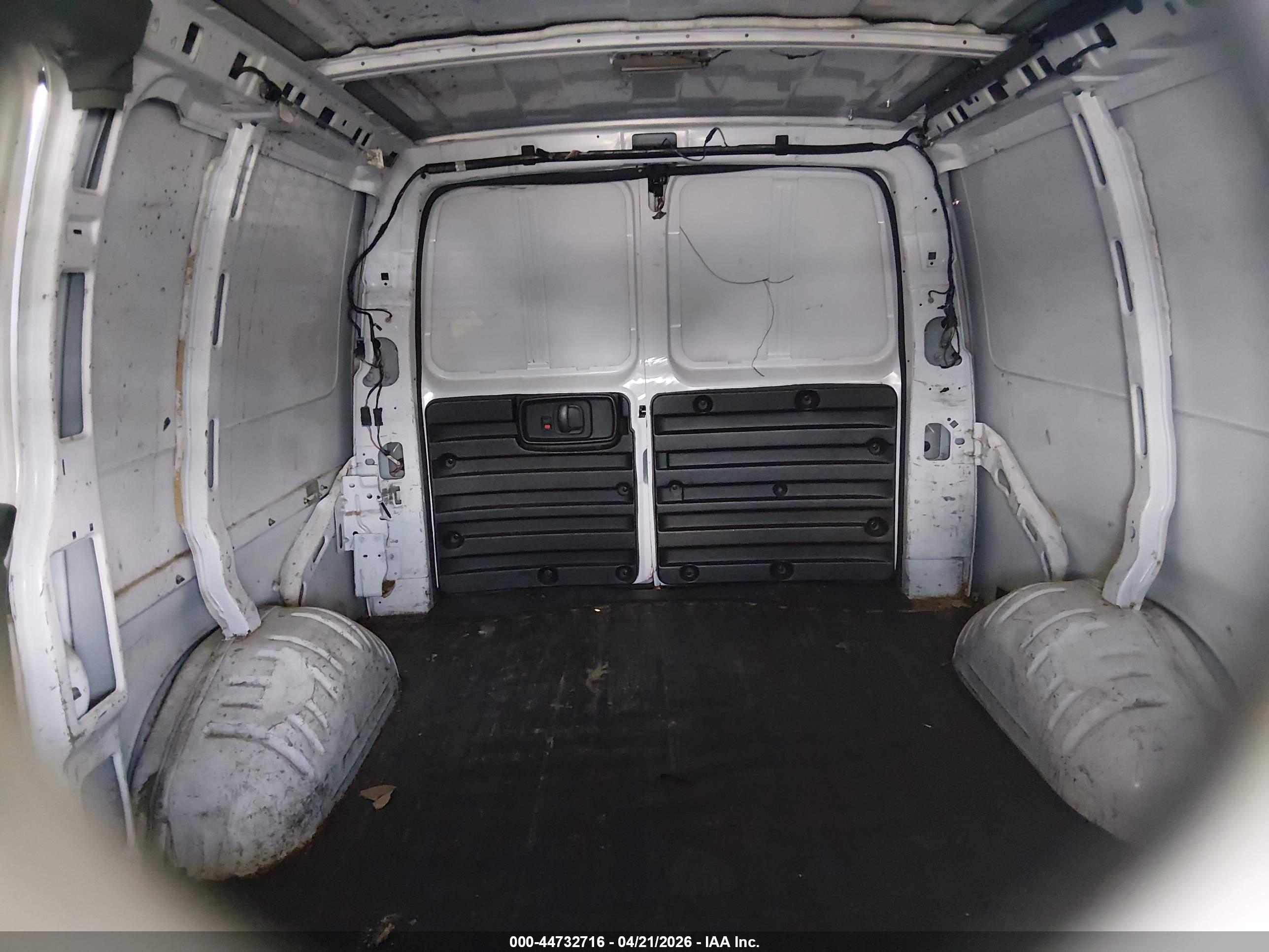 CHEVROLET EXPRESS image 8