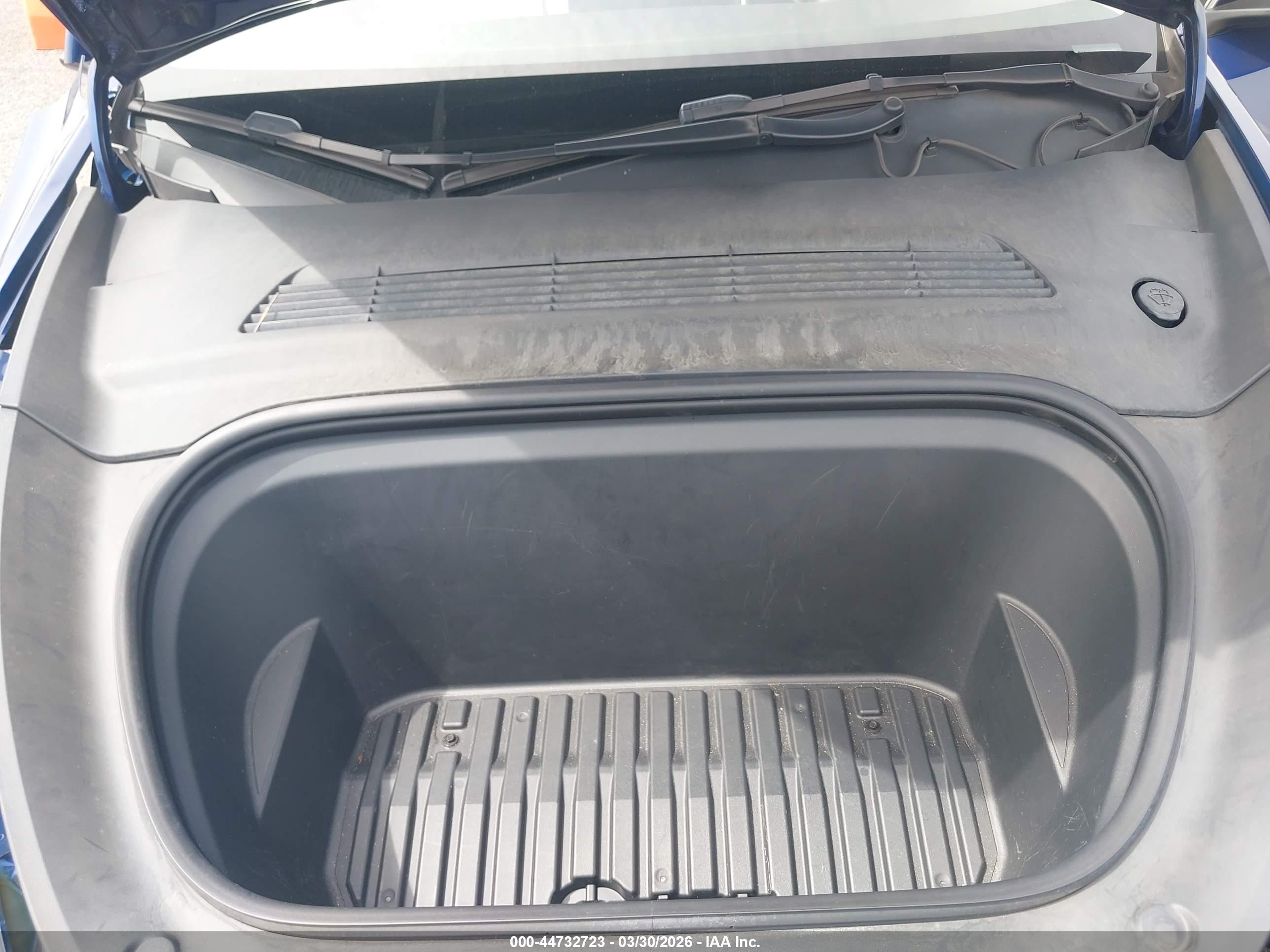 TESLA MODEL image 10