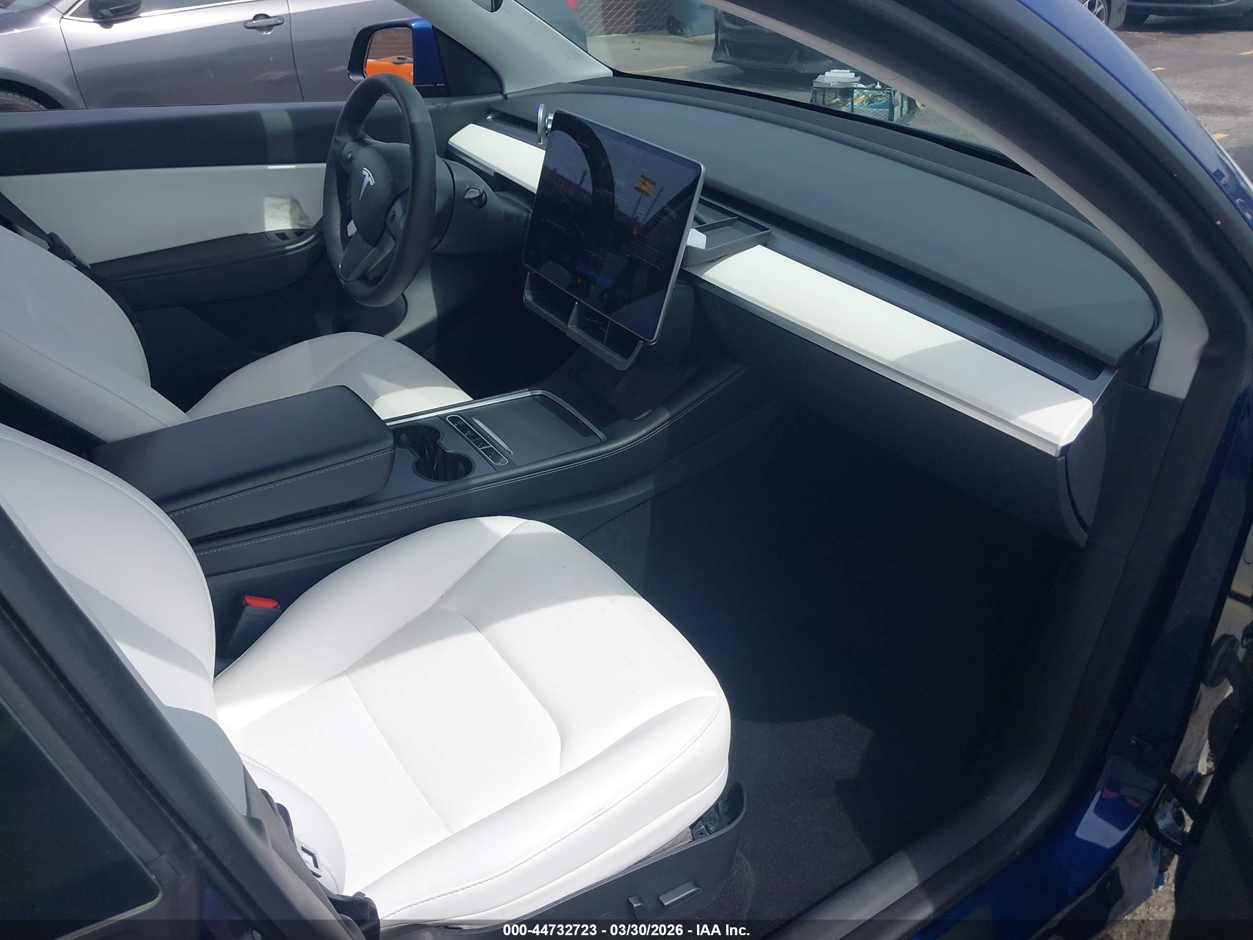 TESLA MODEL image 5