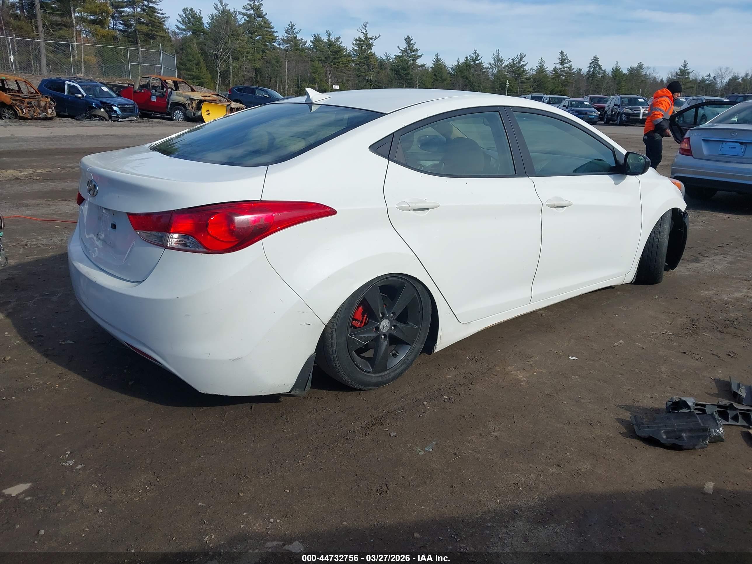 HYUNDAI ELANTRA image 4