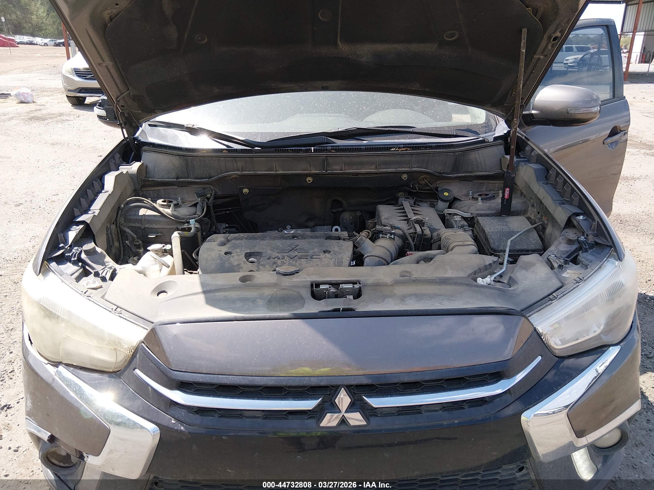 MITSUBISHI OUTLANDER image 10