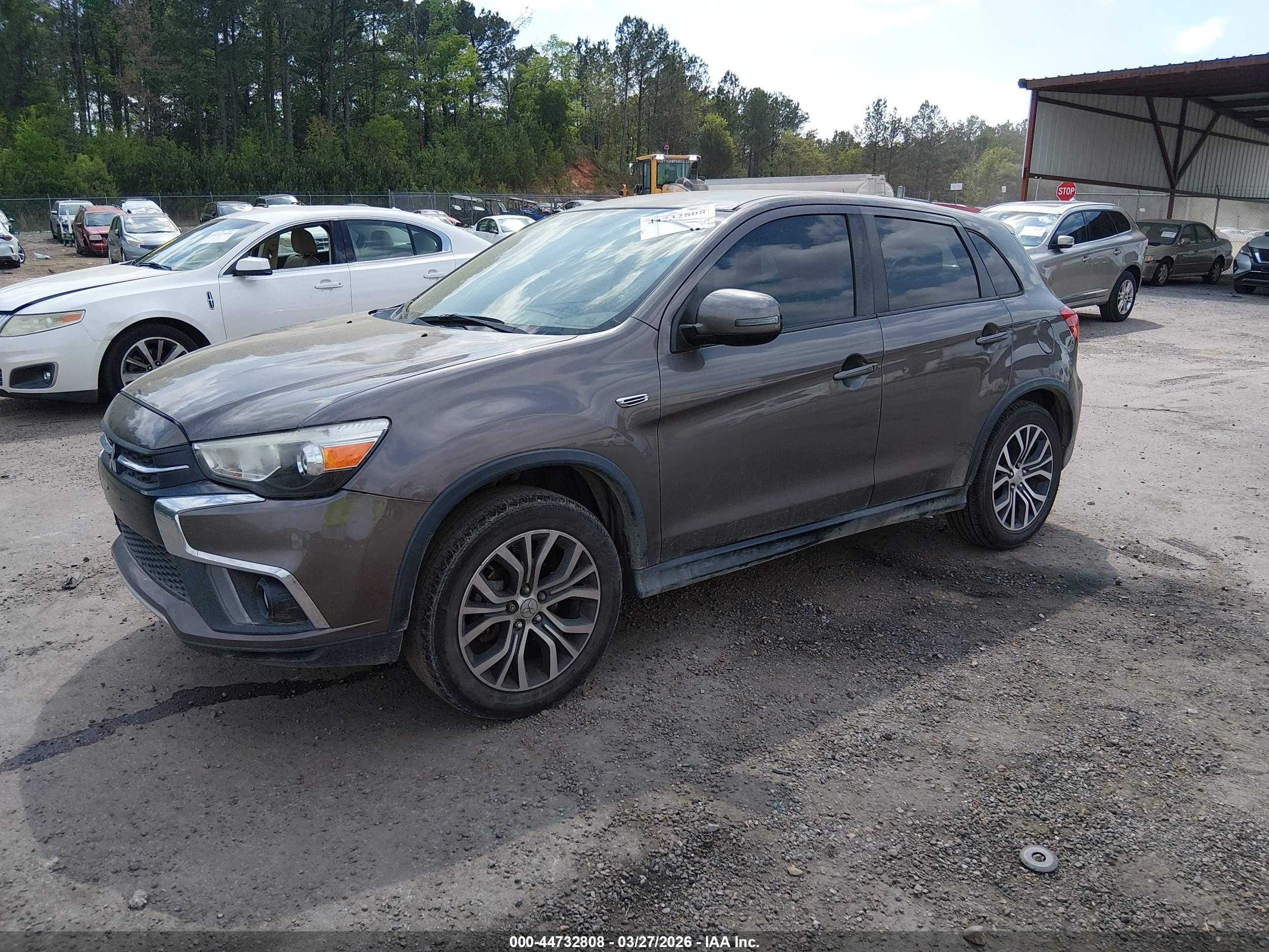 MITSUBISHI OUTLANDER image 2