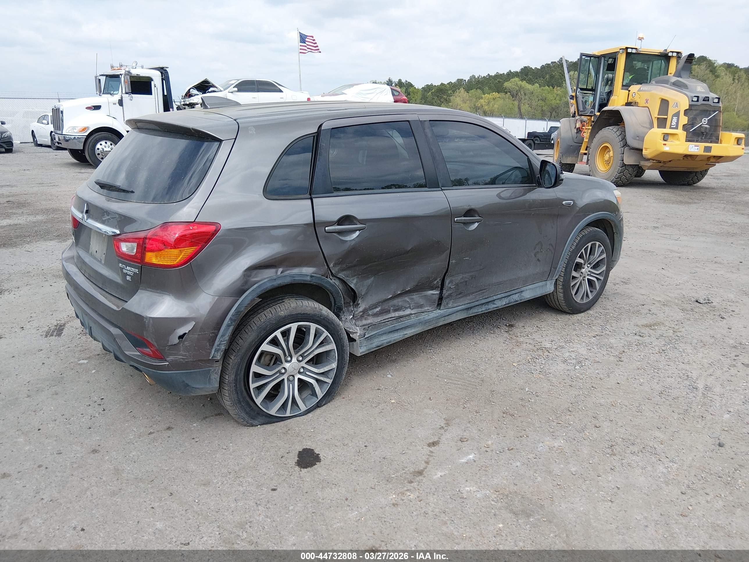 MITSUBISHI OUTLANDER image 4