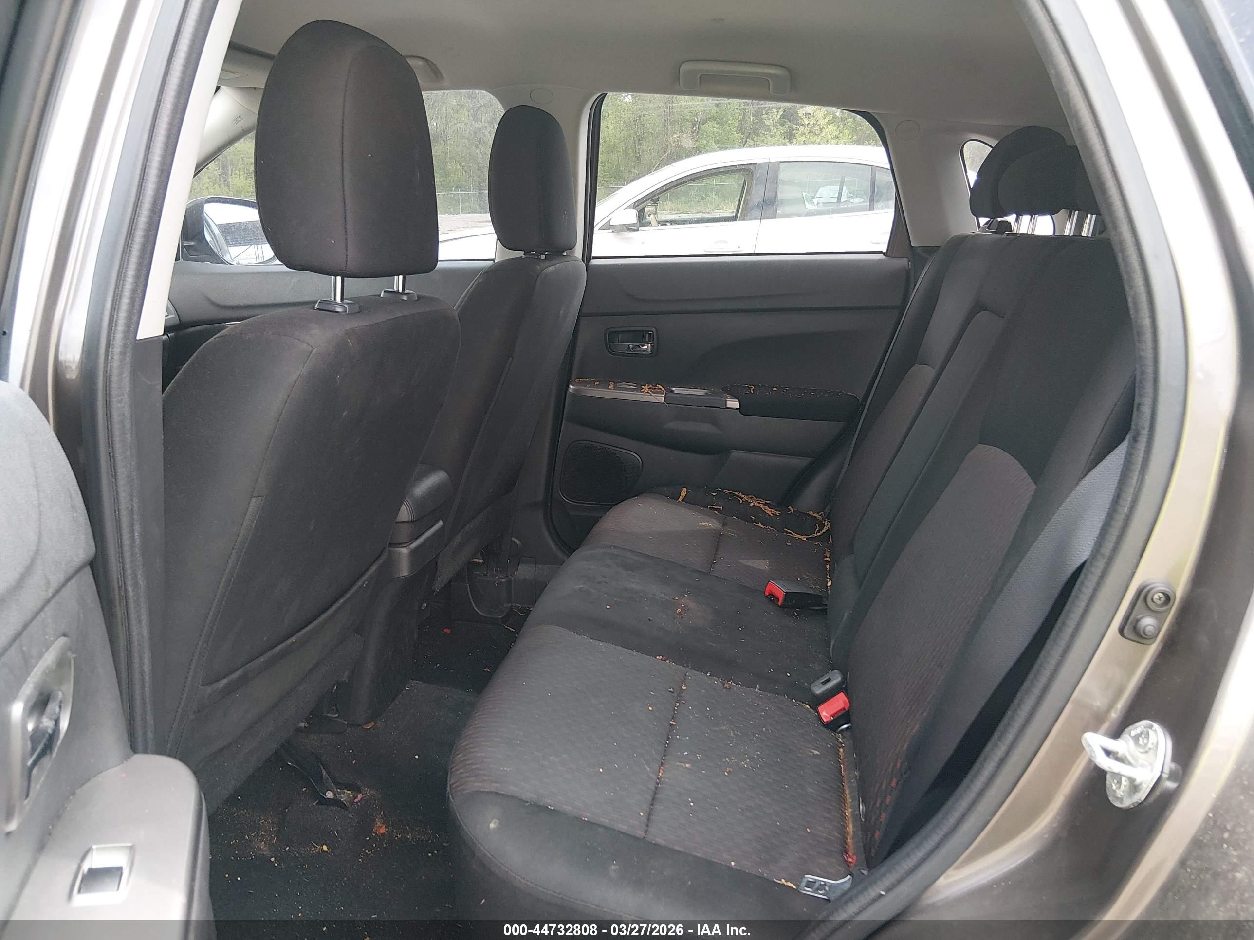 MITSUBISHI OUTLANDER image 8