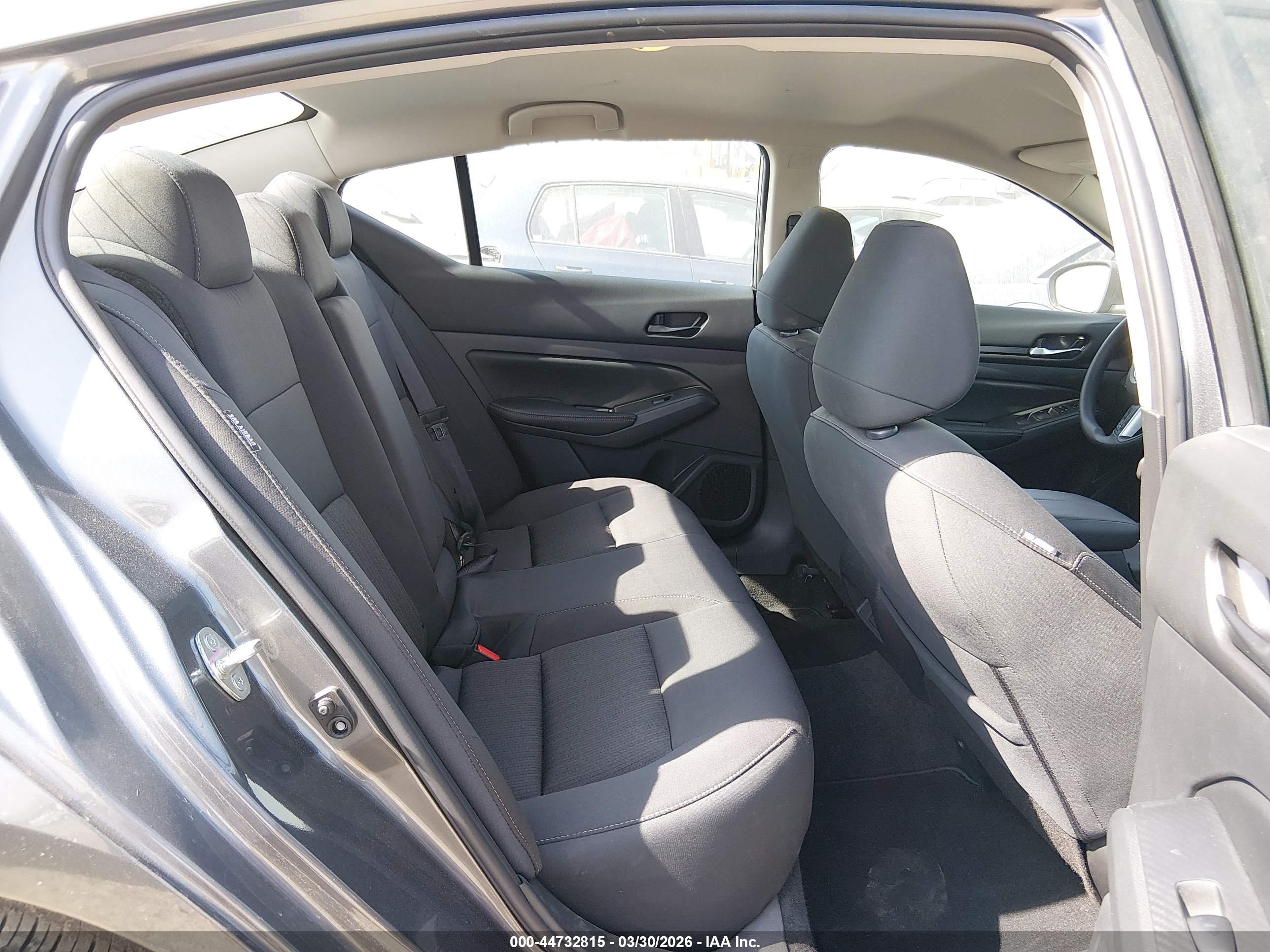 NISSAN ALTIMA image 8