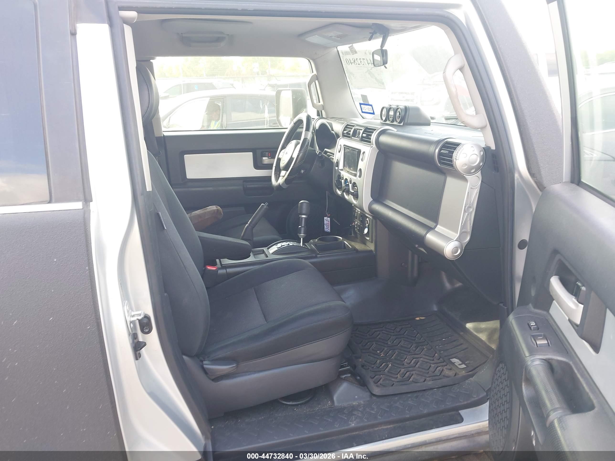 TOYOTA FJ image 5