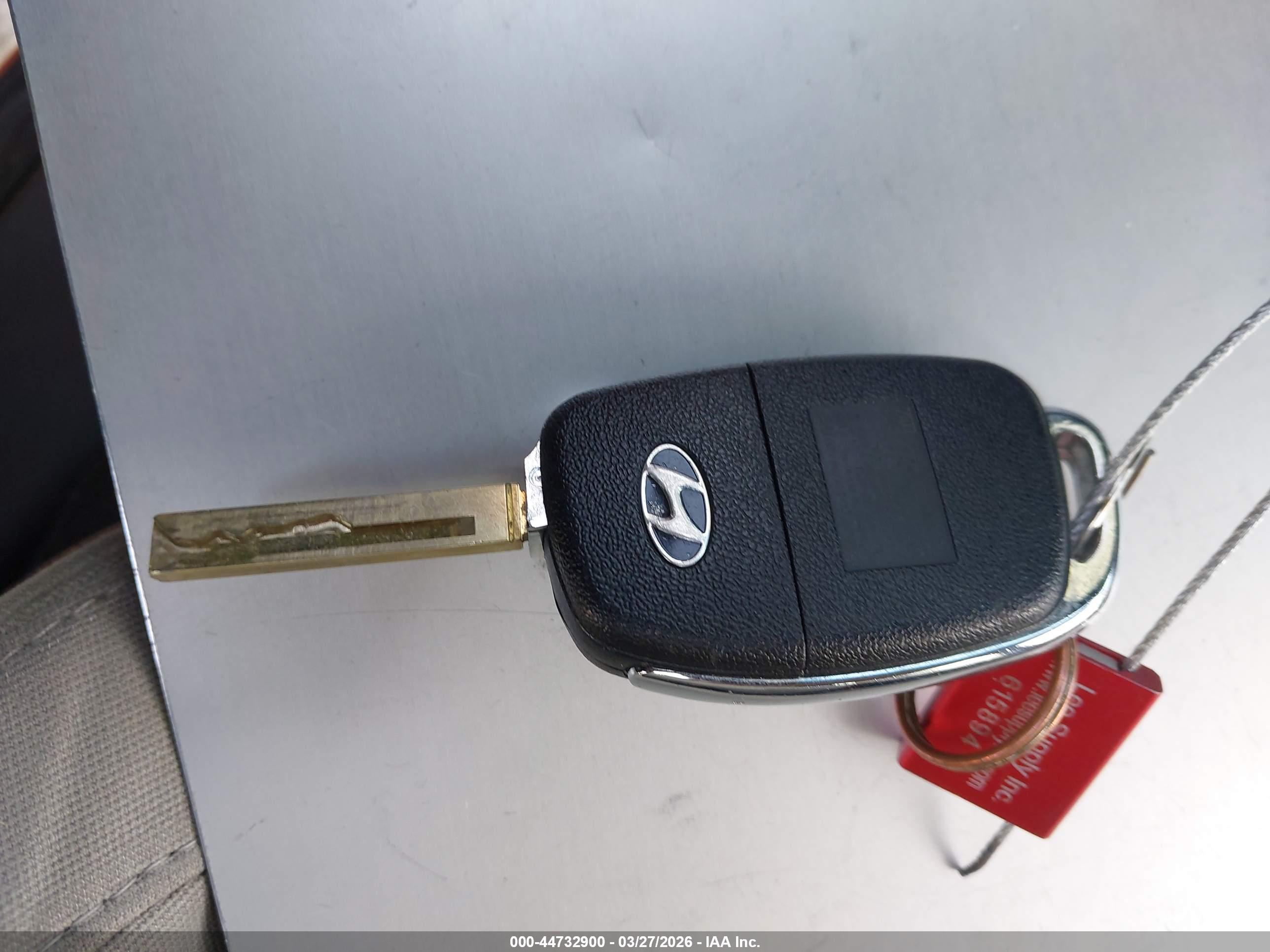 HYUNDAI SANTA image 11