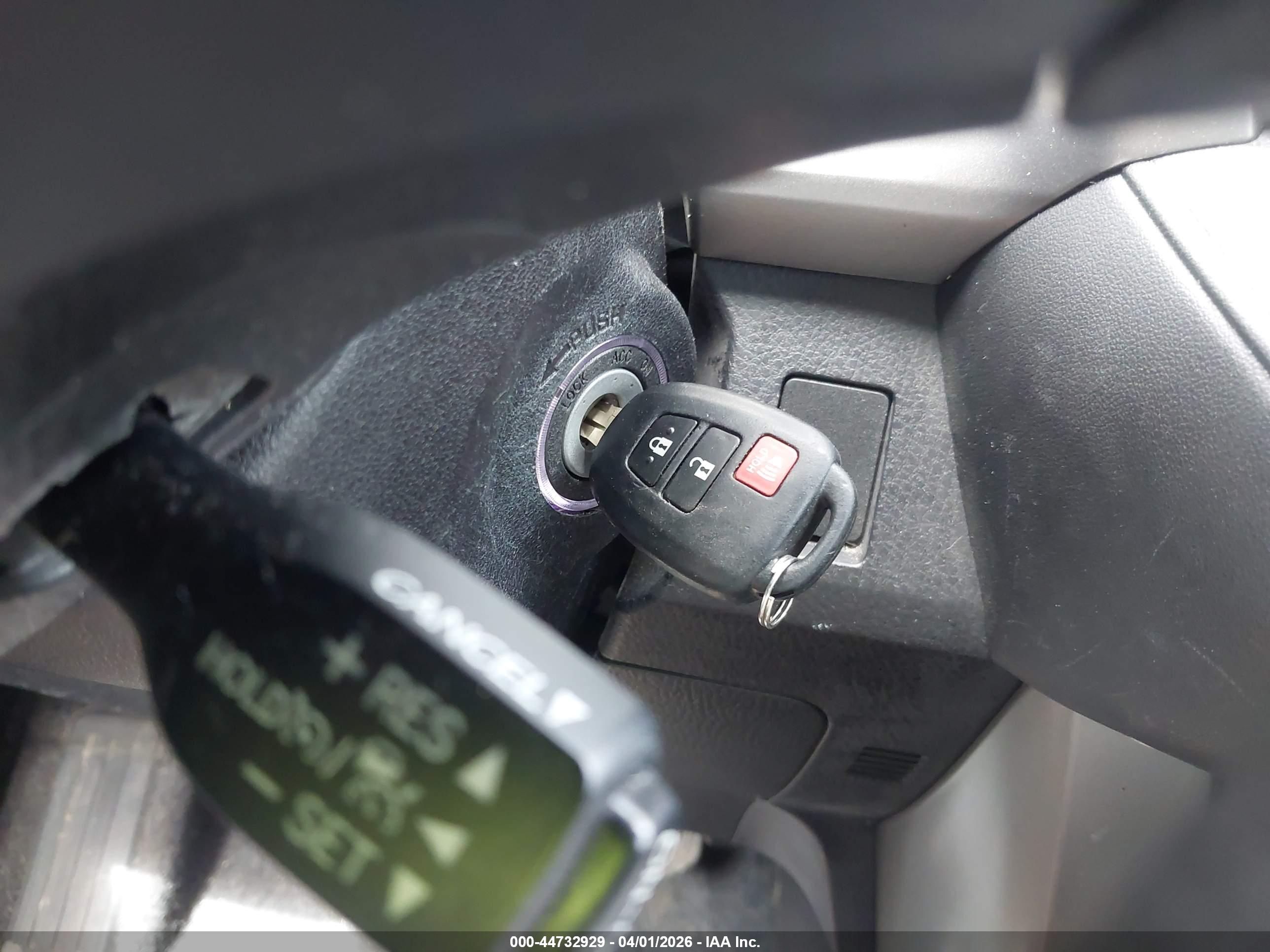 TOYOTA RAV4 image 11