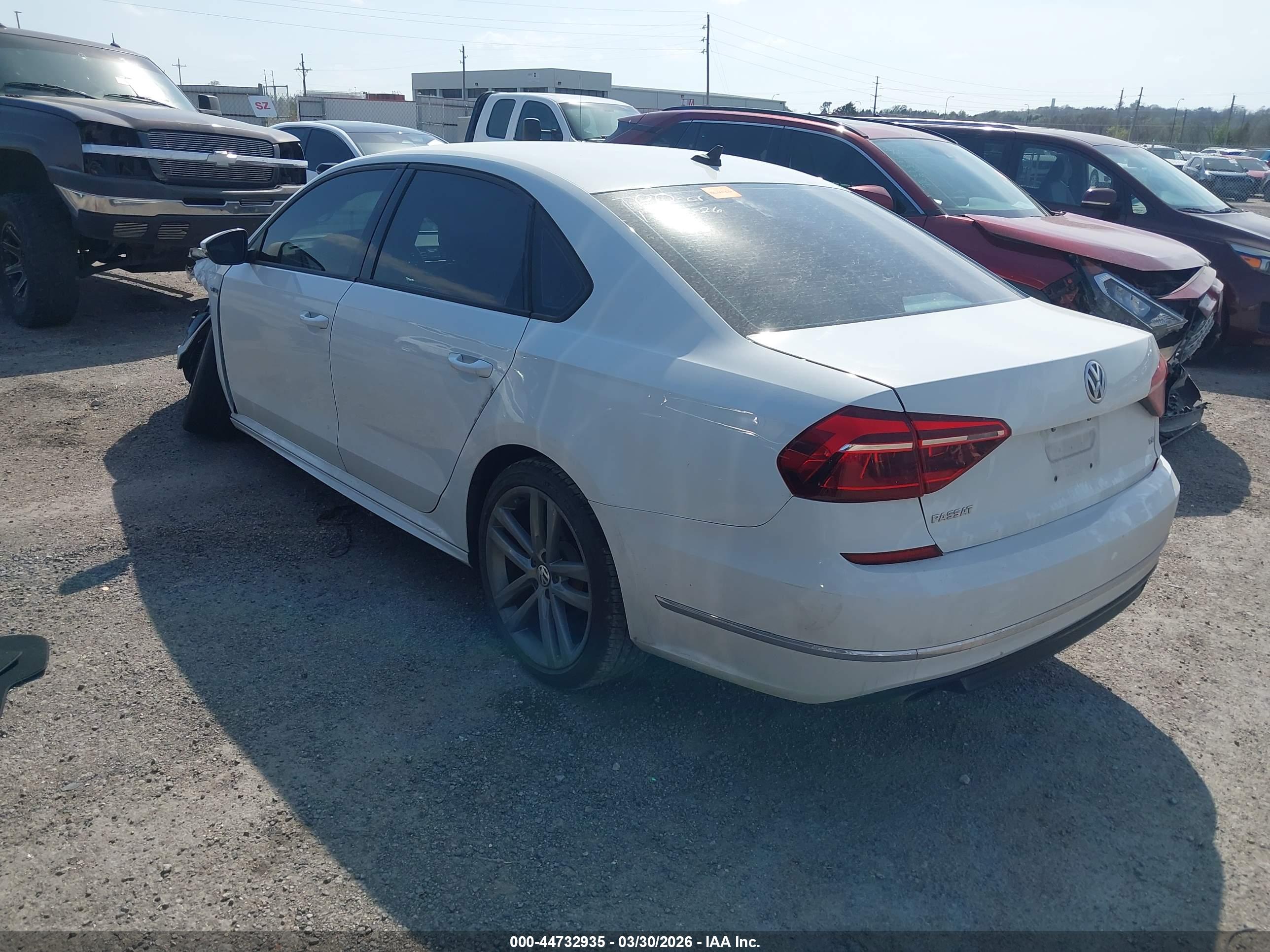 VOLKSWAGEN PASSAT image 3