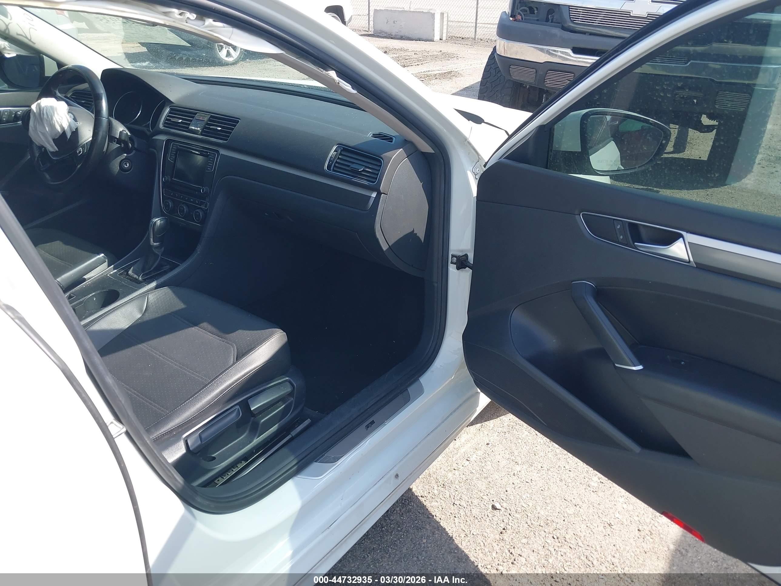VOLKSWAGEN PASSAT image 5