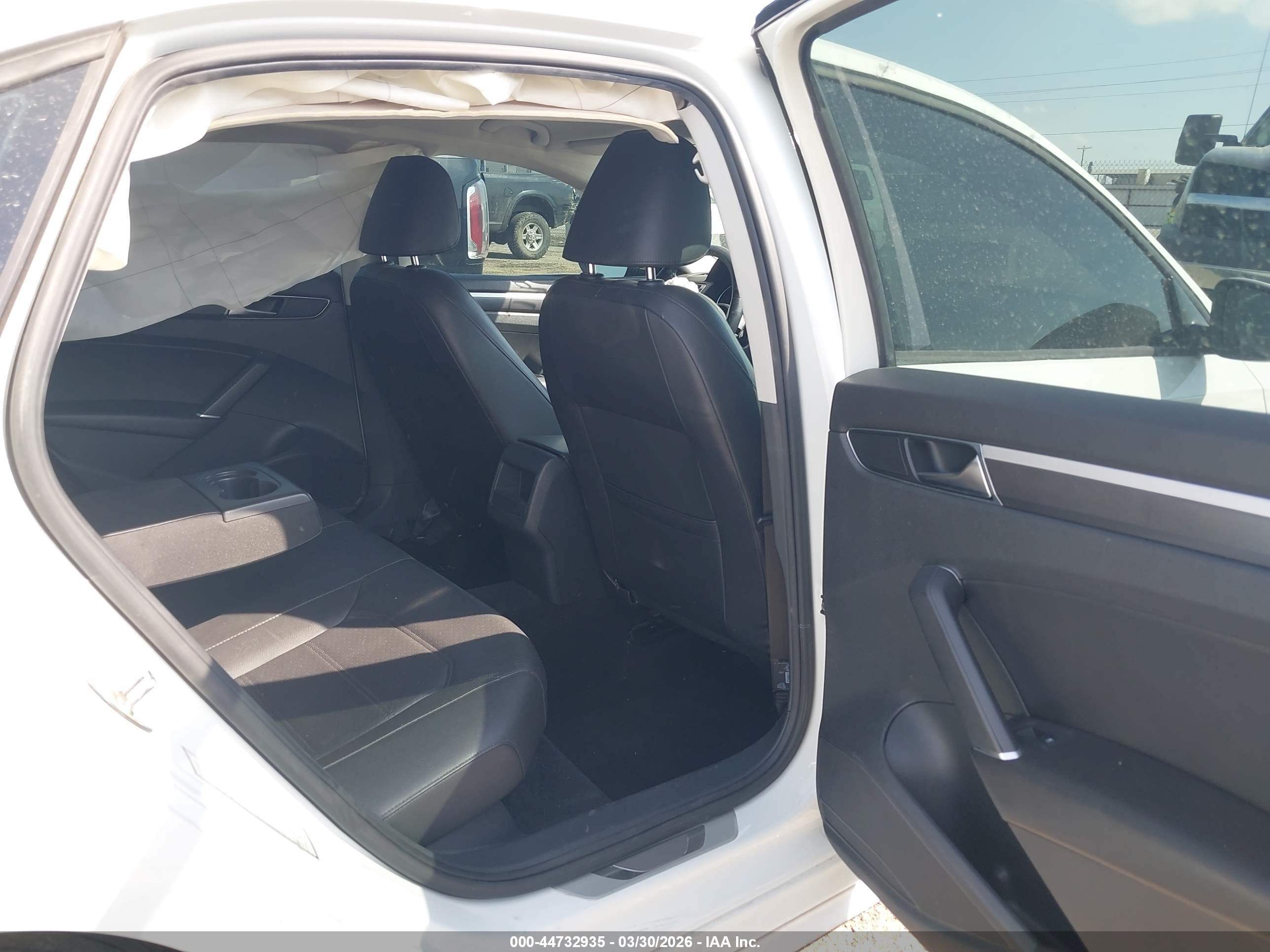 VOLKSWAGEN PASSAT image 8