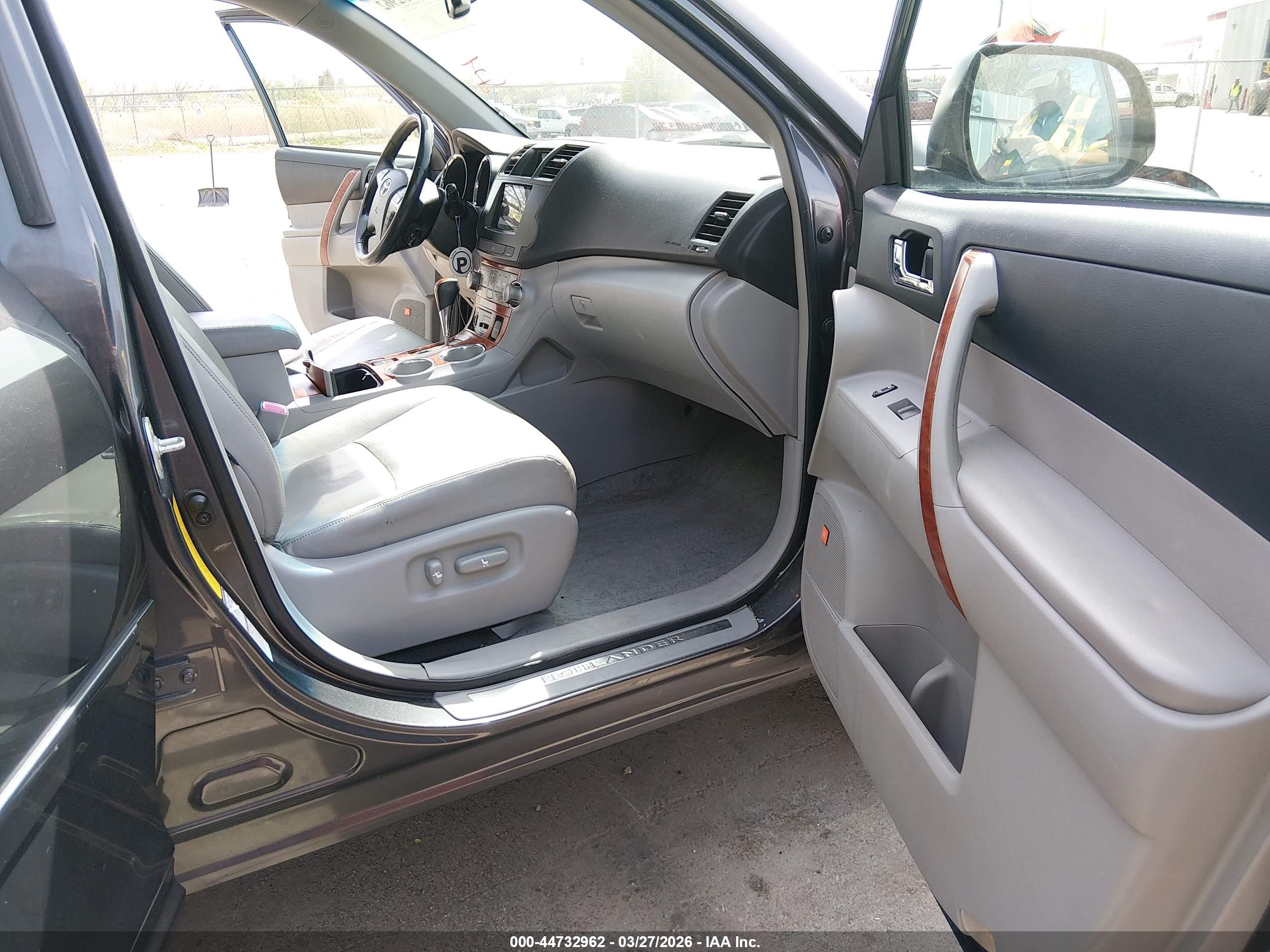 TOYOTA HIGHLANDER image 5