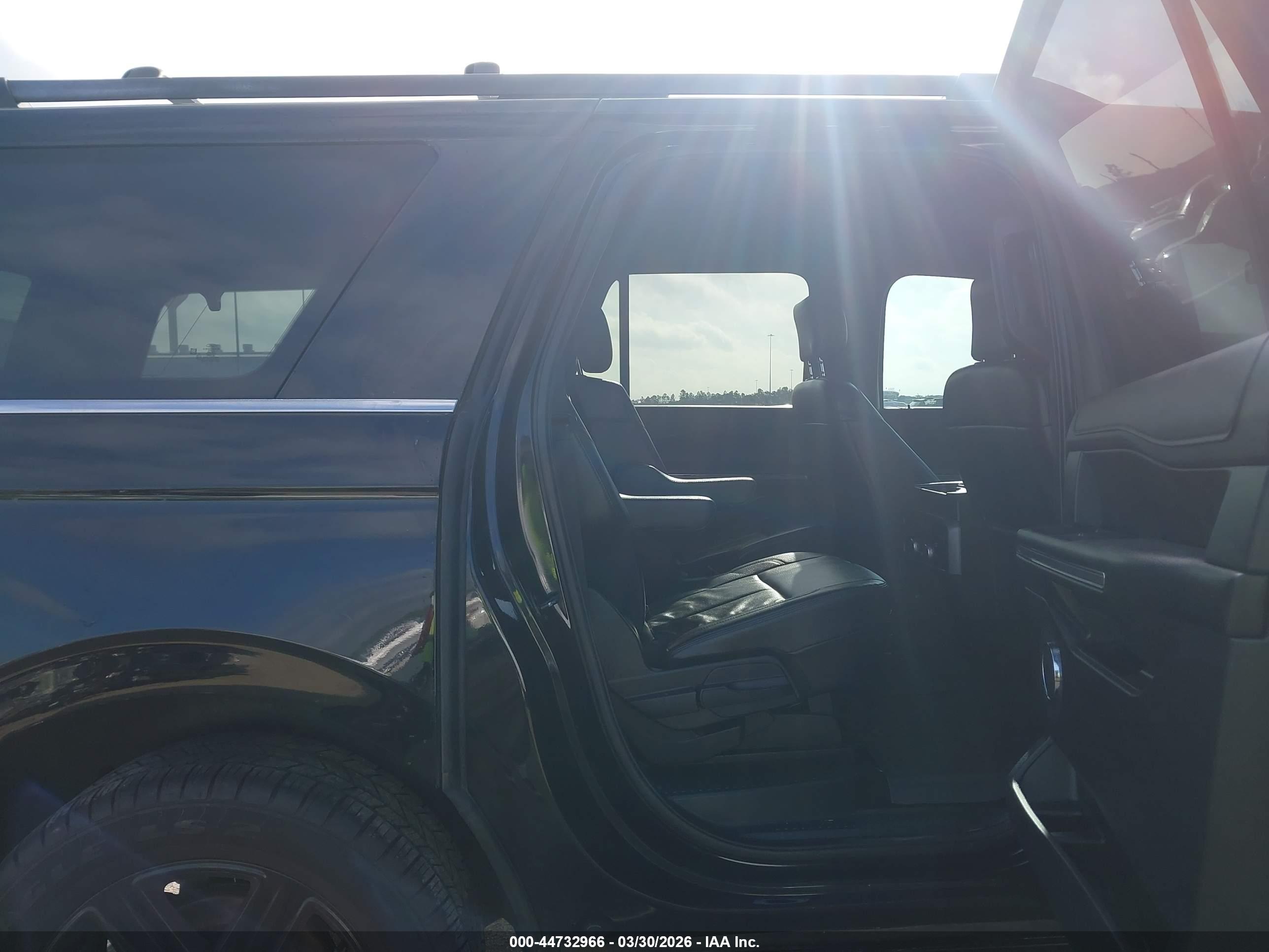 FORD EXPEDITION image 8