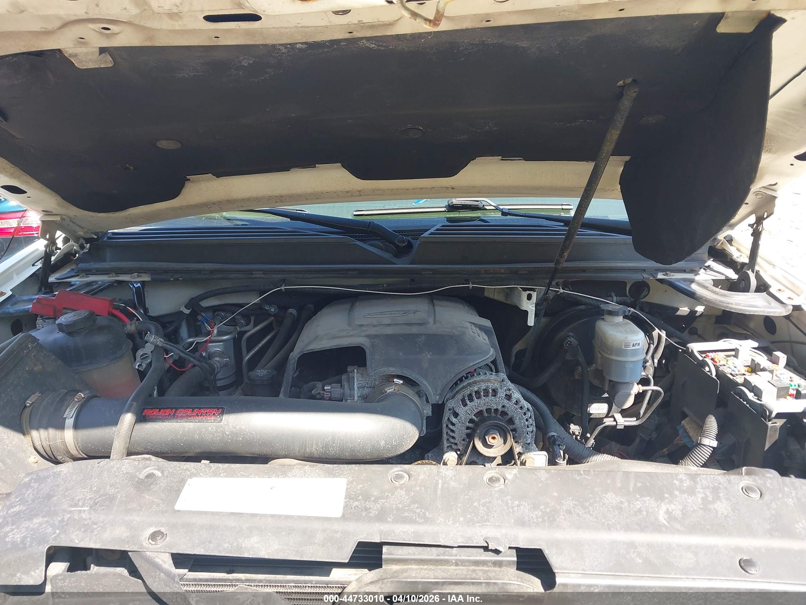 CHEVROLET SUBURBAN image 10