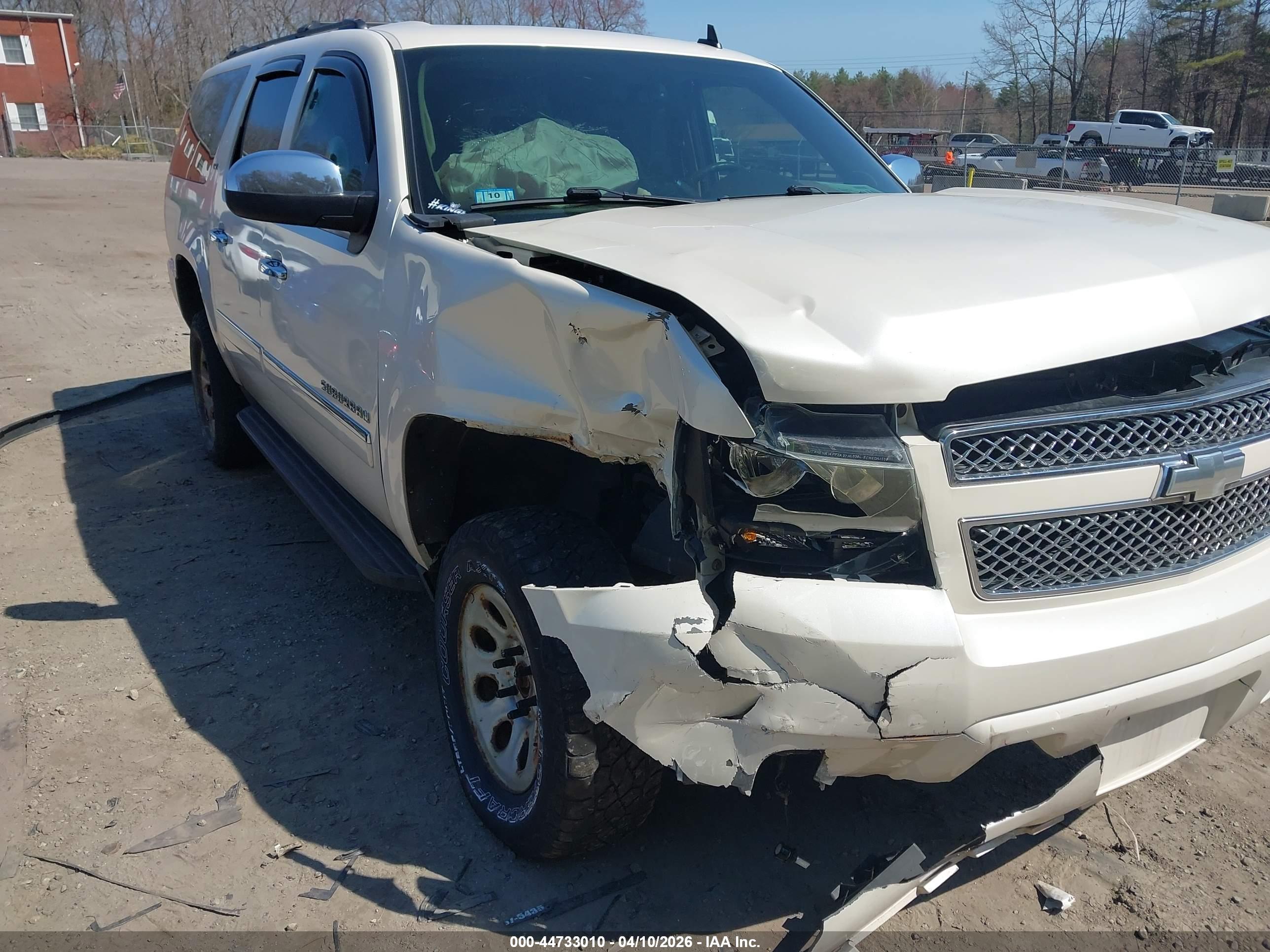 CHEVROLET SUBURBAN image 6