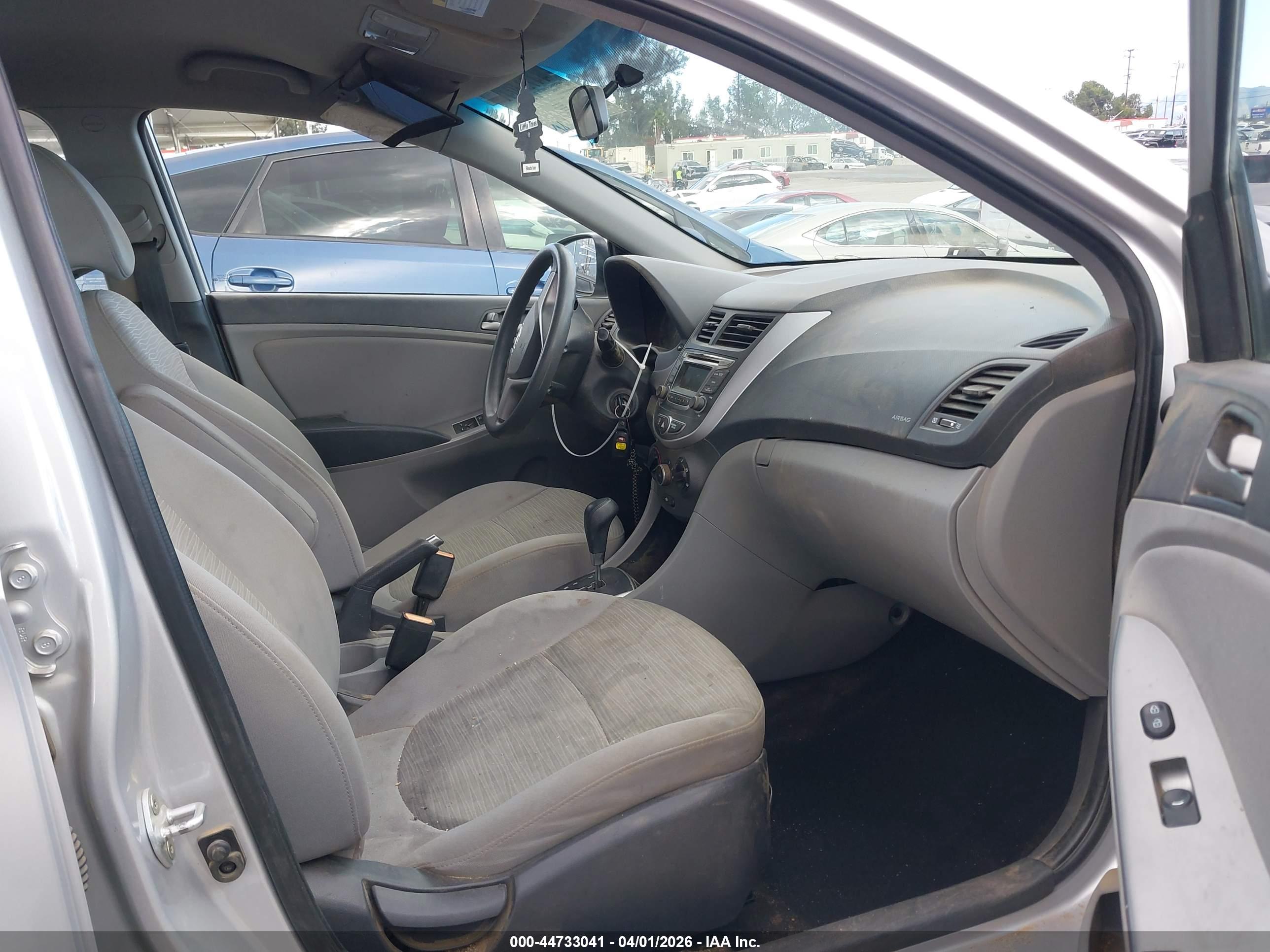 HYUNDAI ACCENT image 5