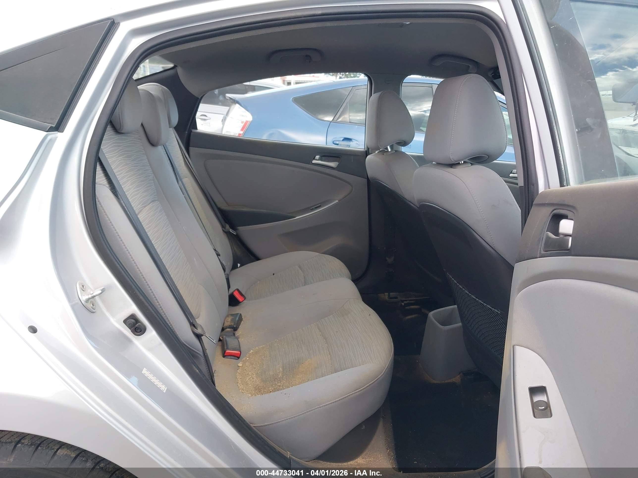 HYUNDAI ACCENT image 8