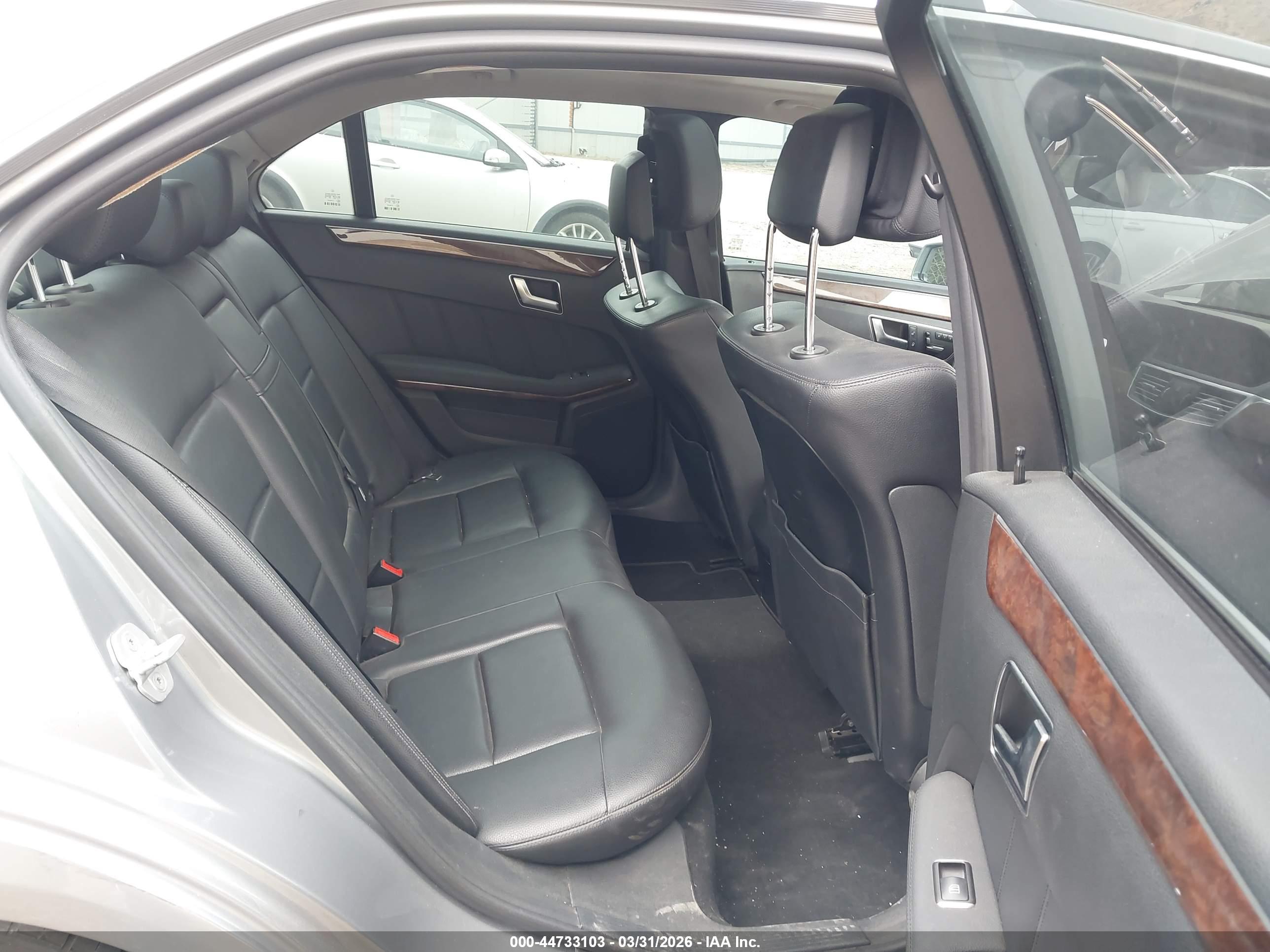 MERCEDES-BENZ E image 8