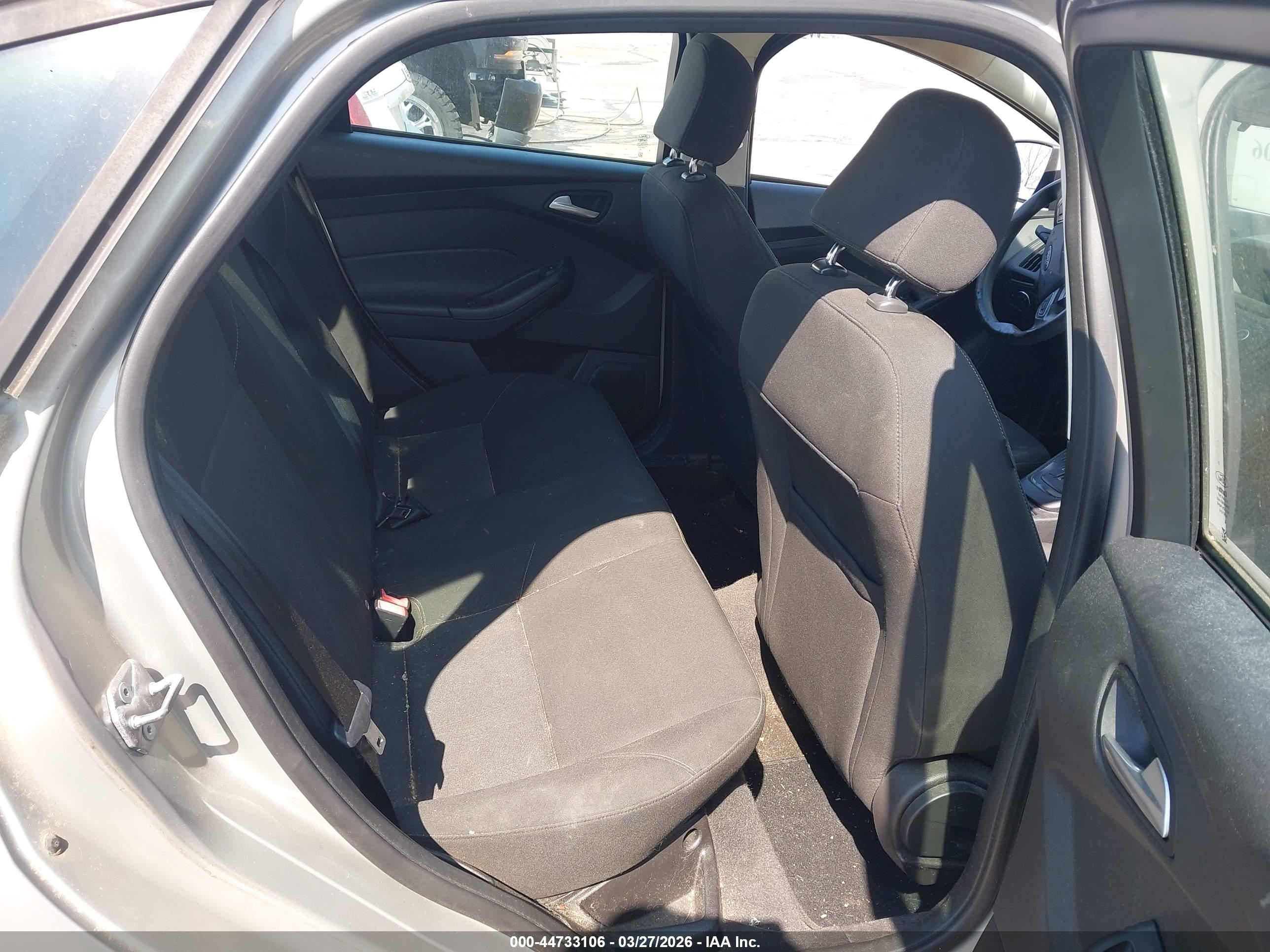 FORD FOCUS image 8