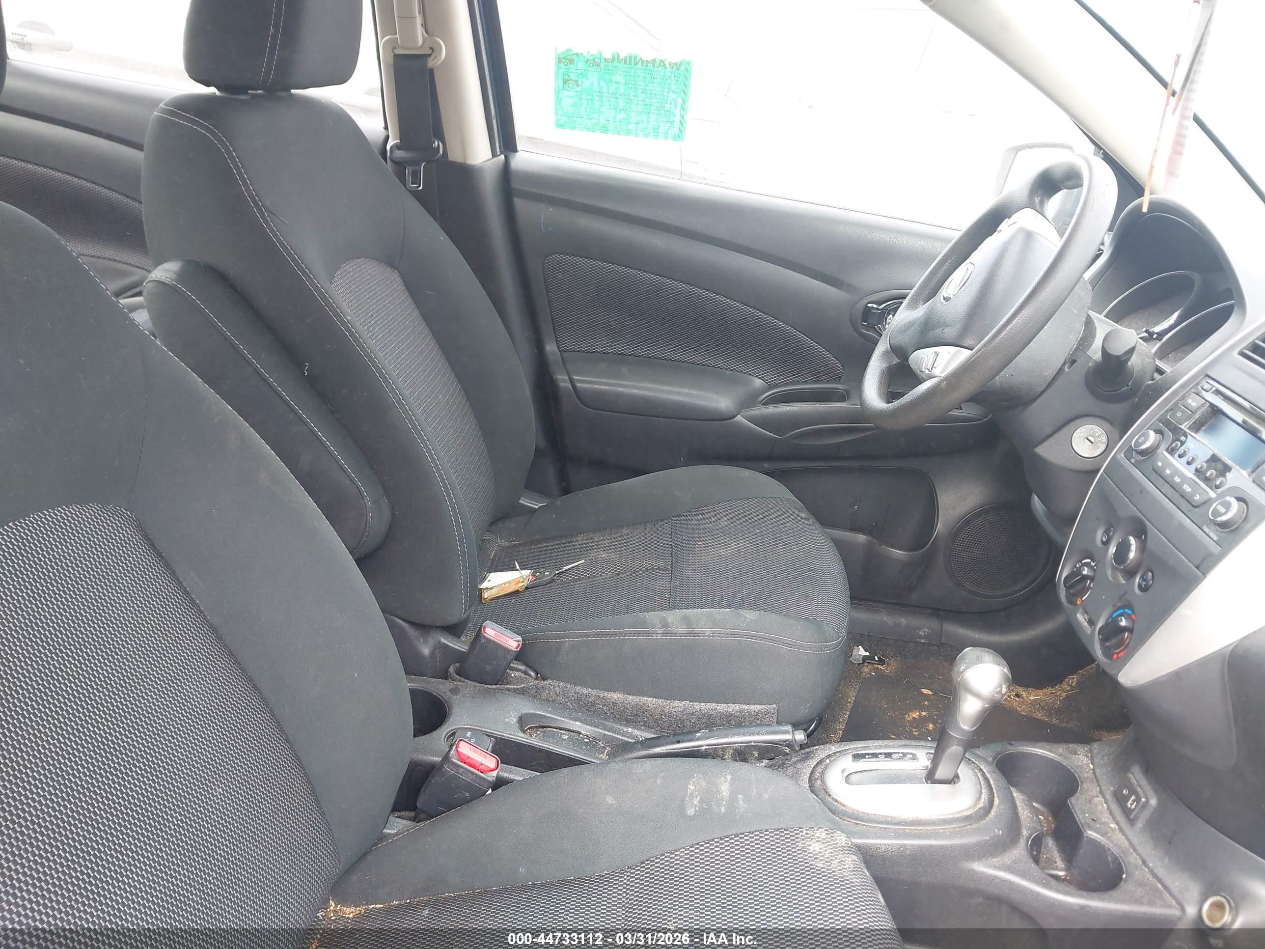 NISSAN VERSA image 5