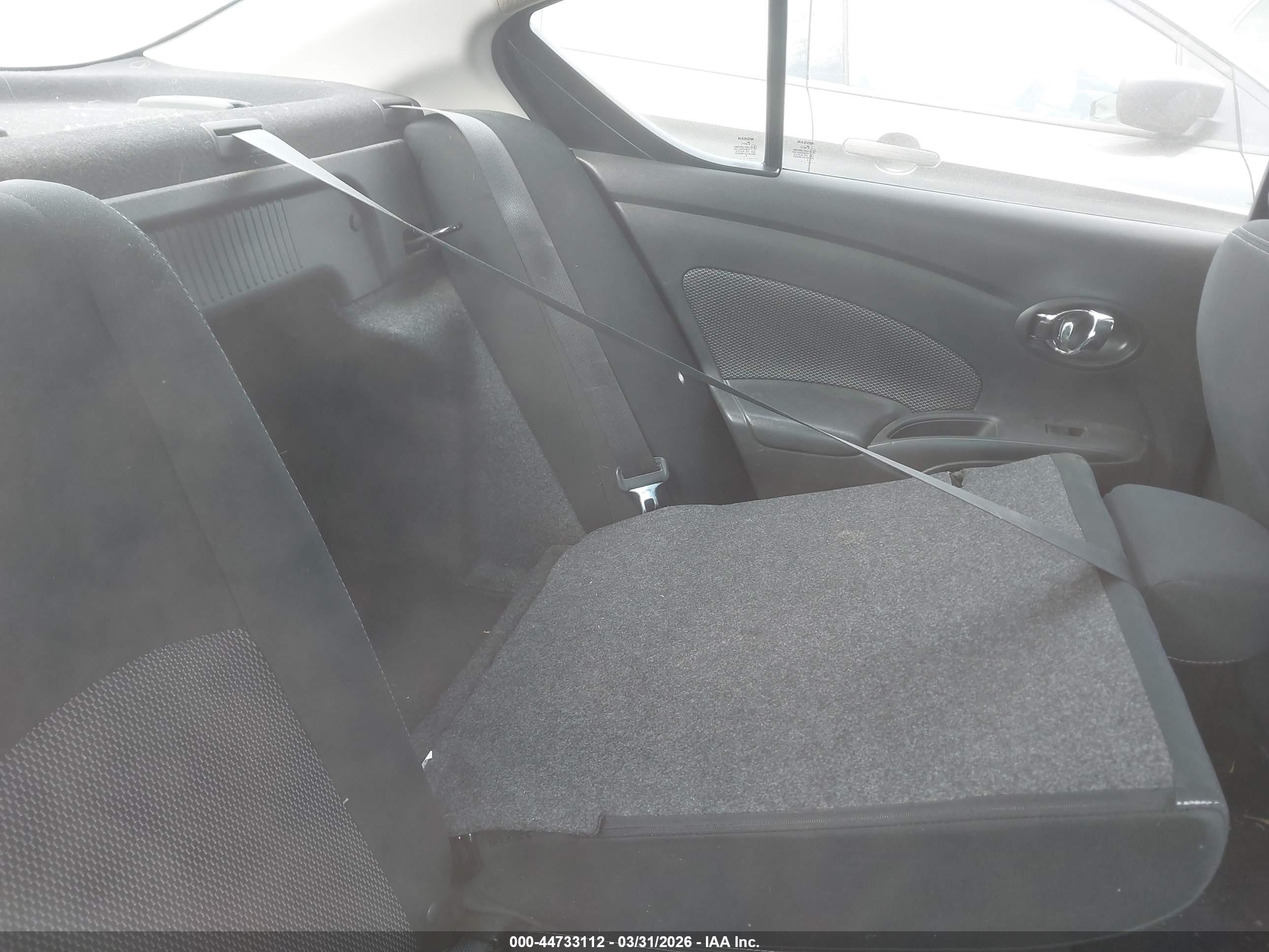 NISSAN VERSA image 8