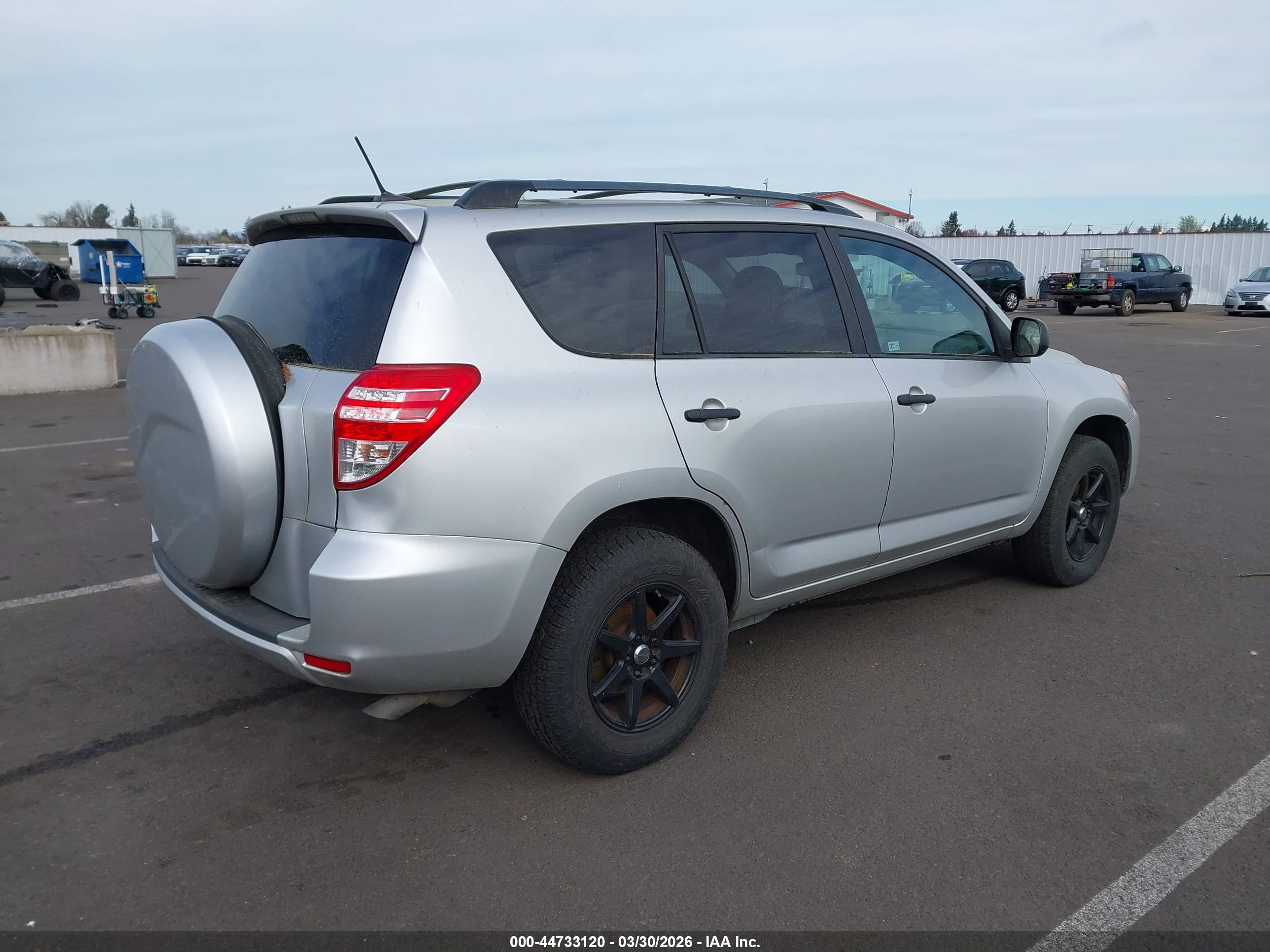 TOYOTA RAV4 image 4