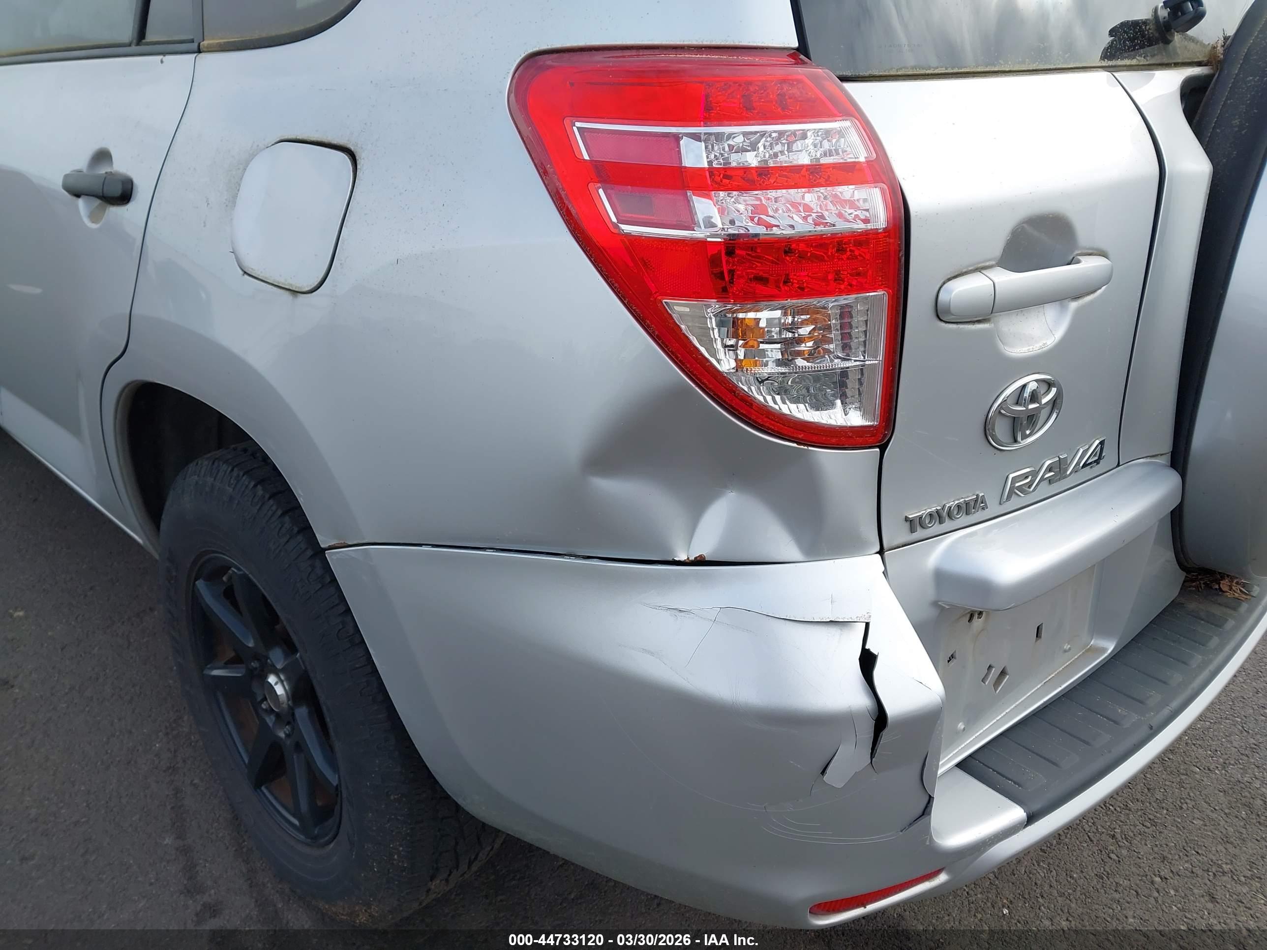 TOYOTA RAV4 image 6