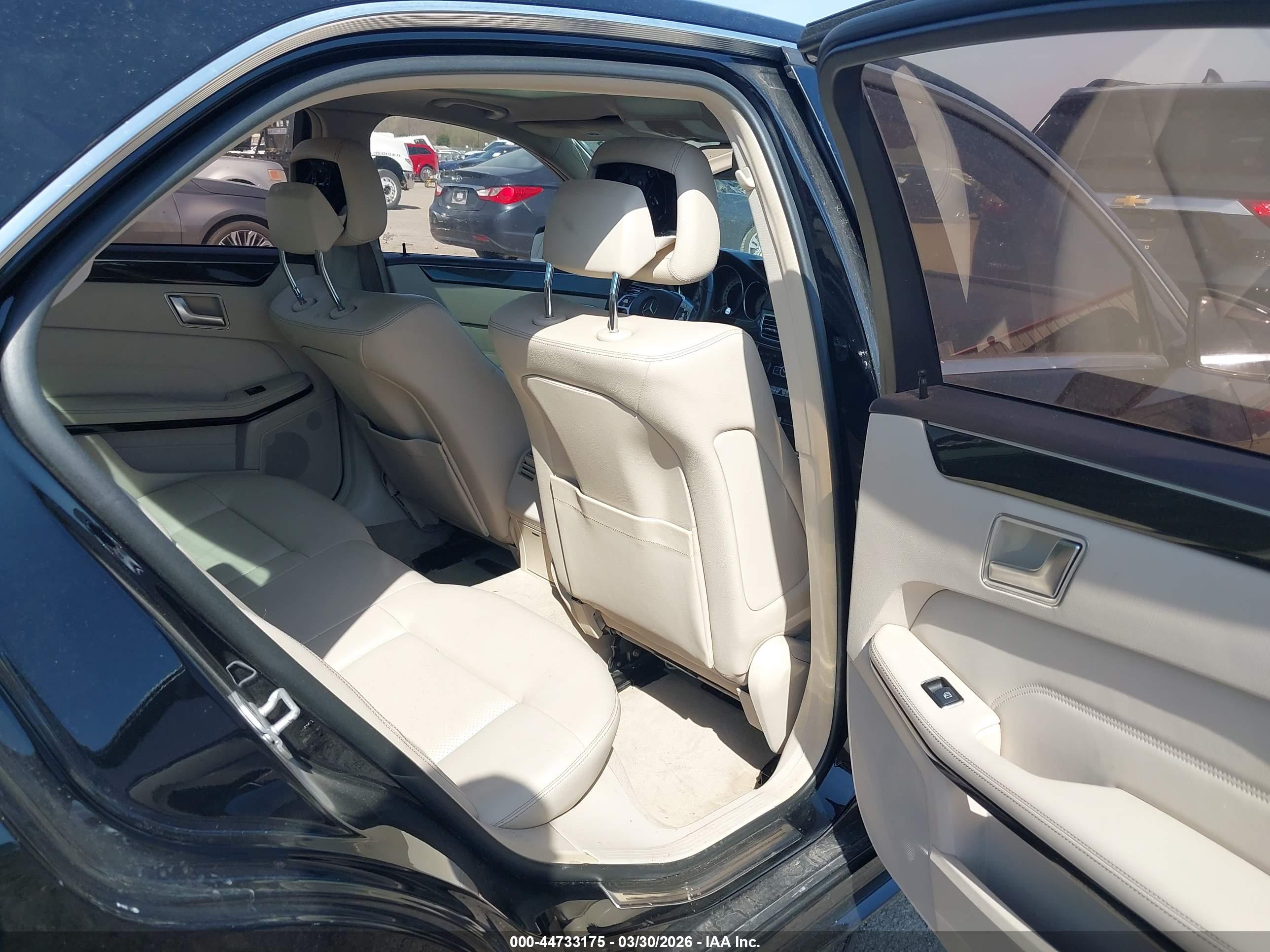 MERCEDES-BENZ E image 8