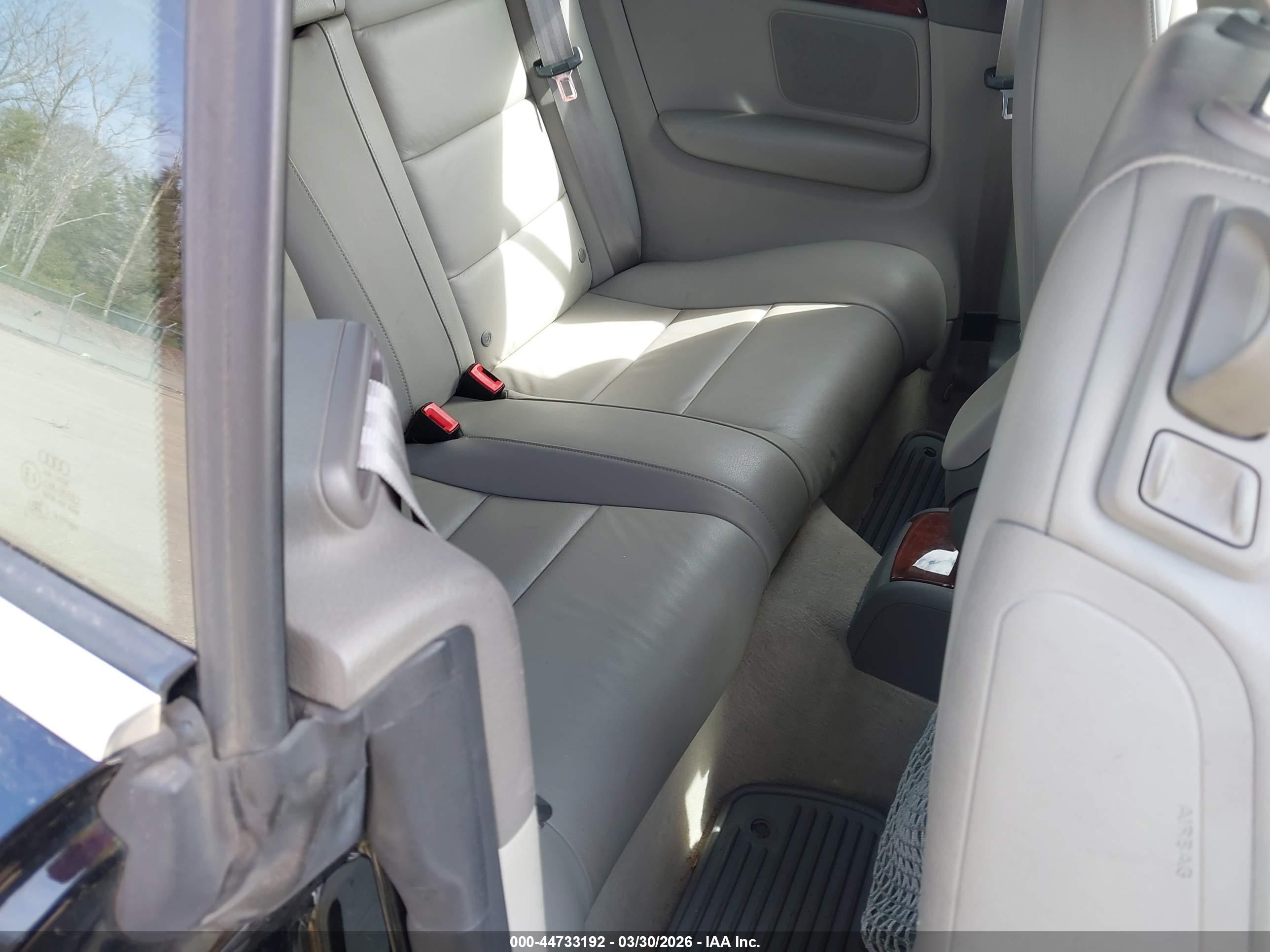 AUDI A4 image 8