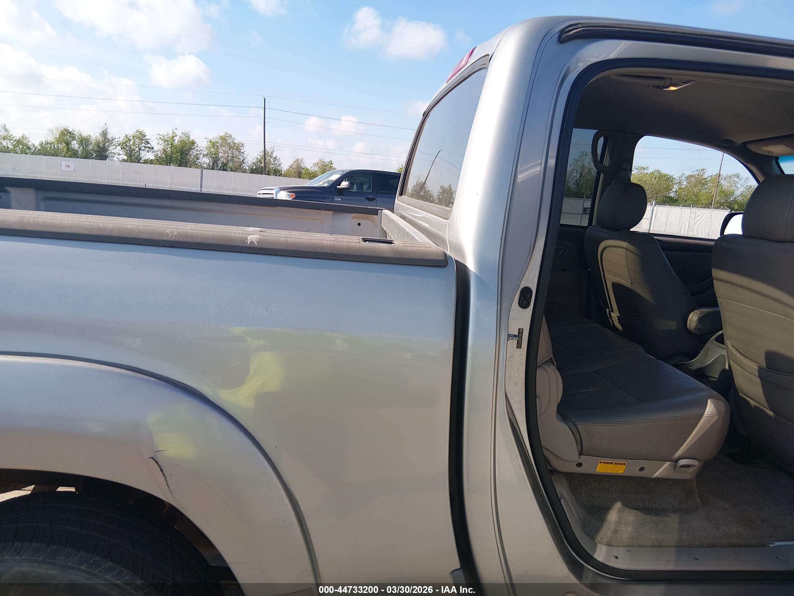 TOYOTA TUNDRA image 8