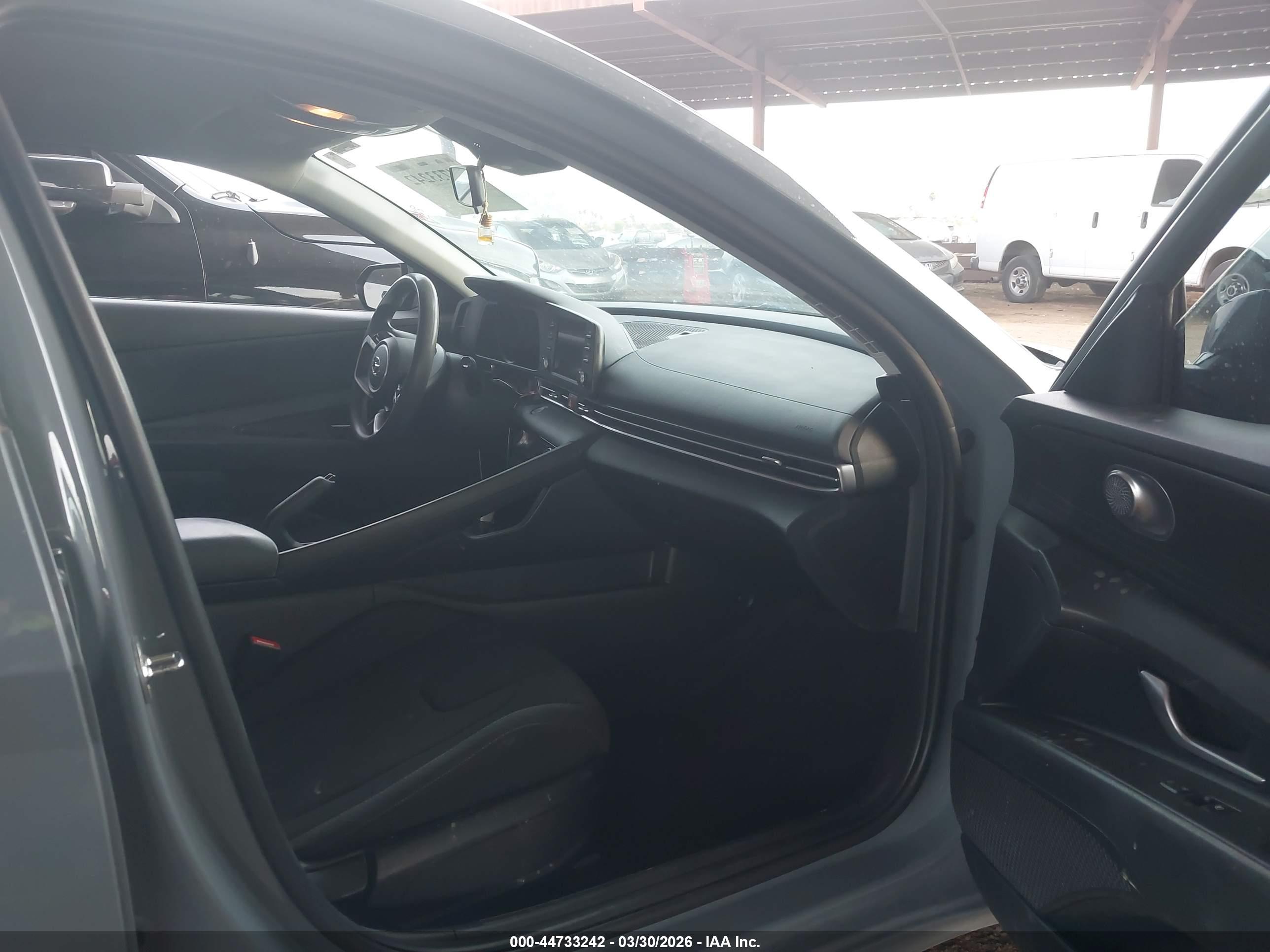 HYUNDAI ELANTRA image 5