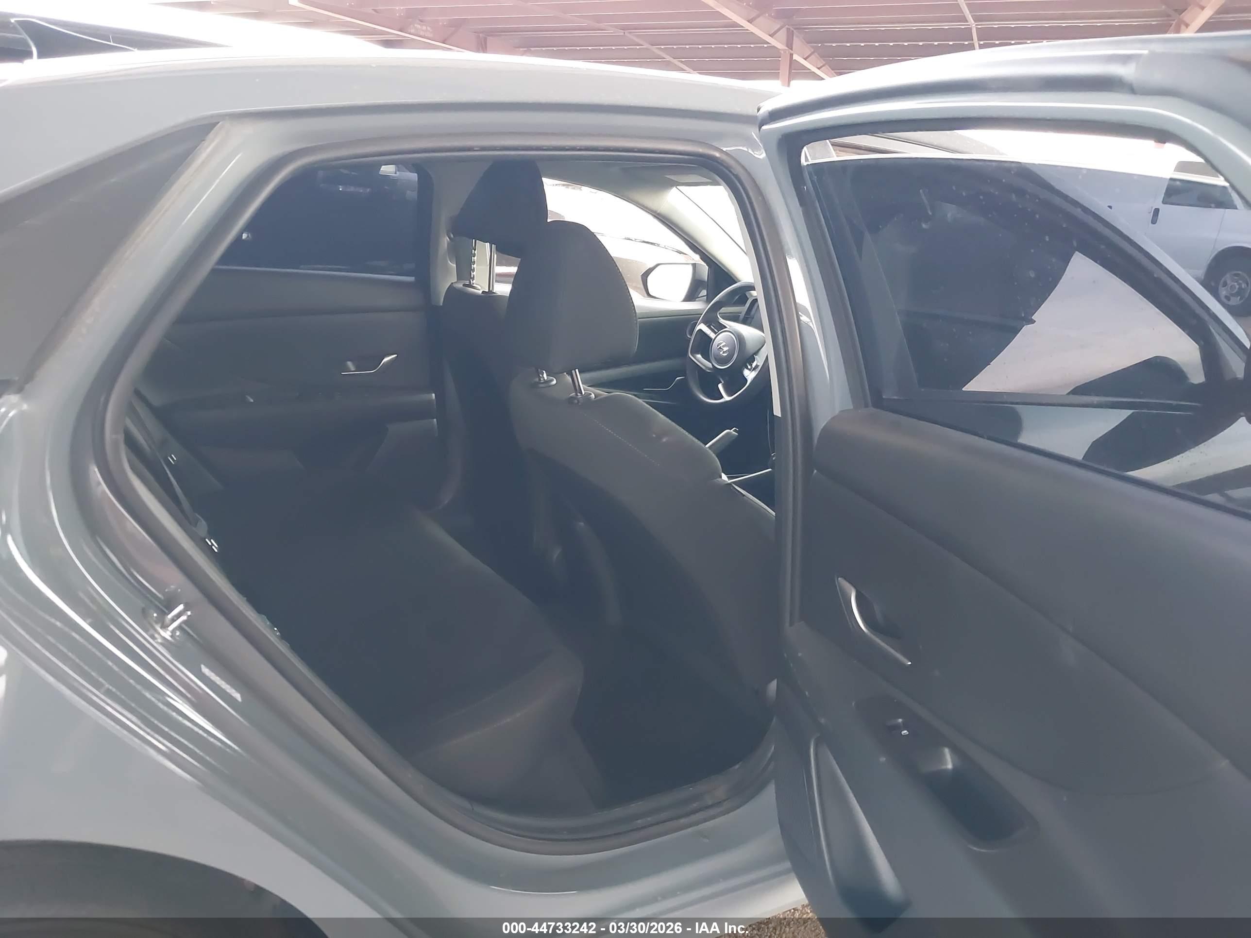 HYUNDAI ELANTRA image 8