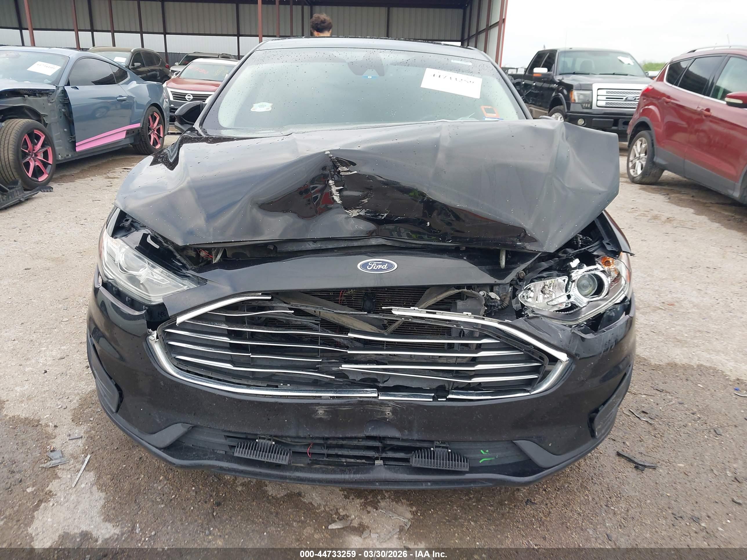 FORD FUSION image 6