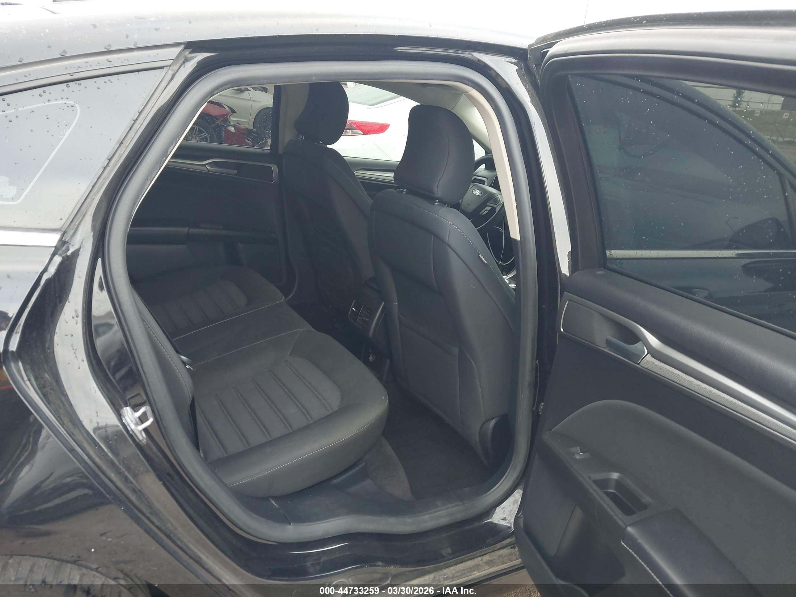 FORD FUSION image 8