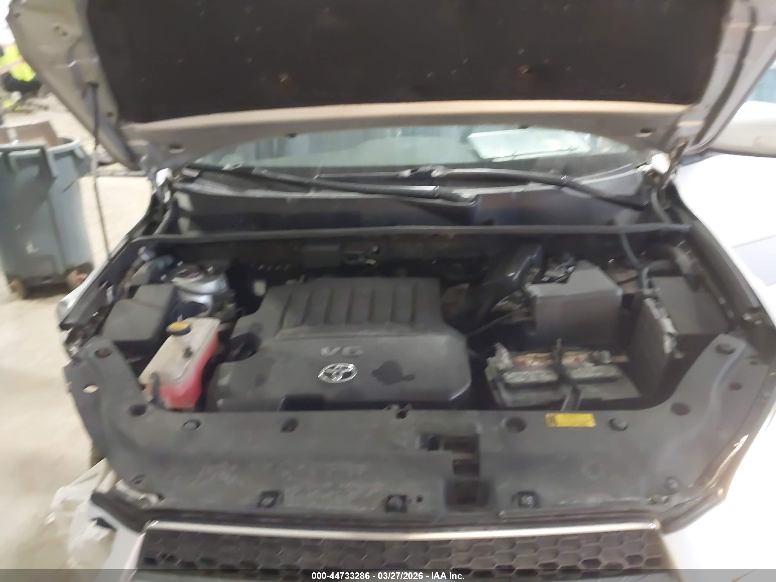 TOYOTA RAV4 image 10