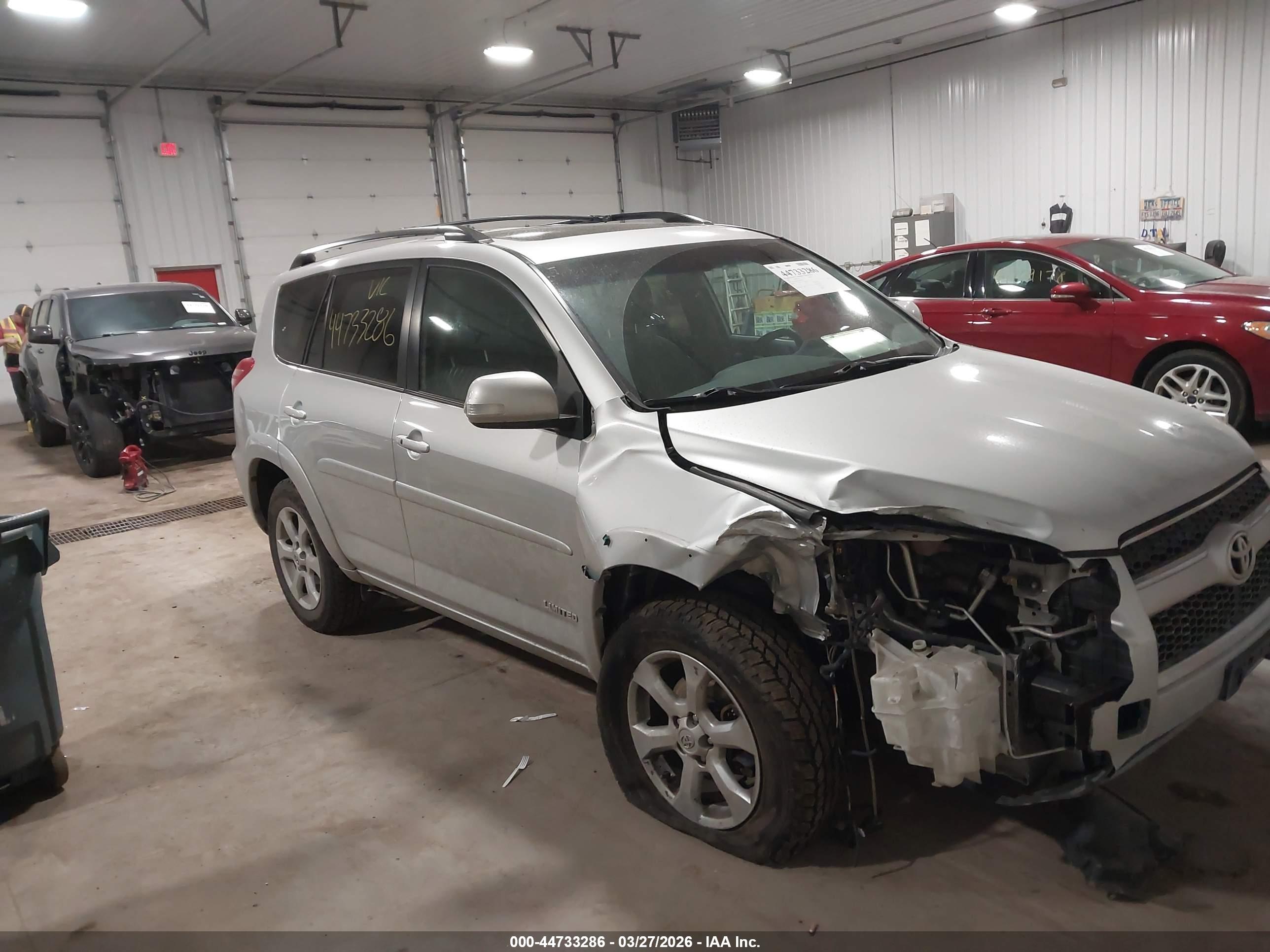 TOYOTA RAV4 image 6