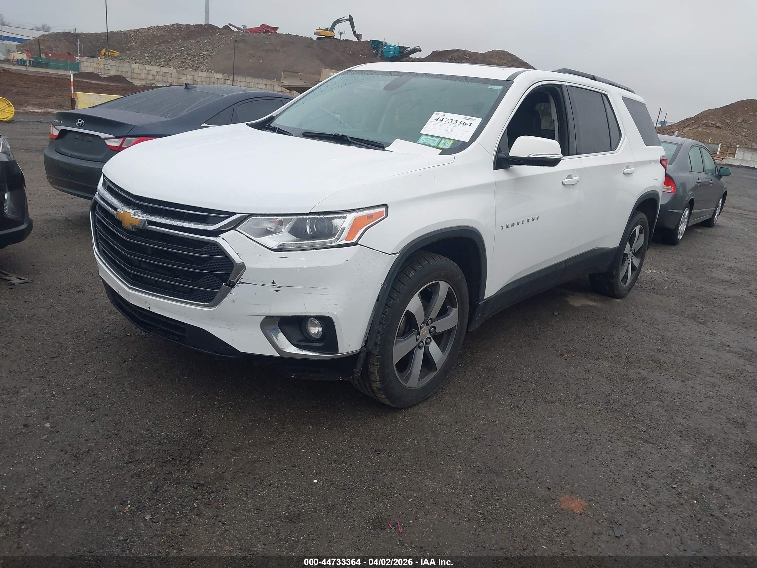 CHEVROLET TRAVERSE image 2