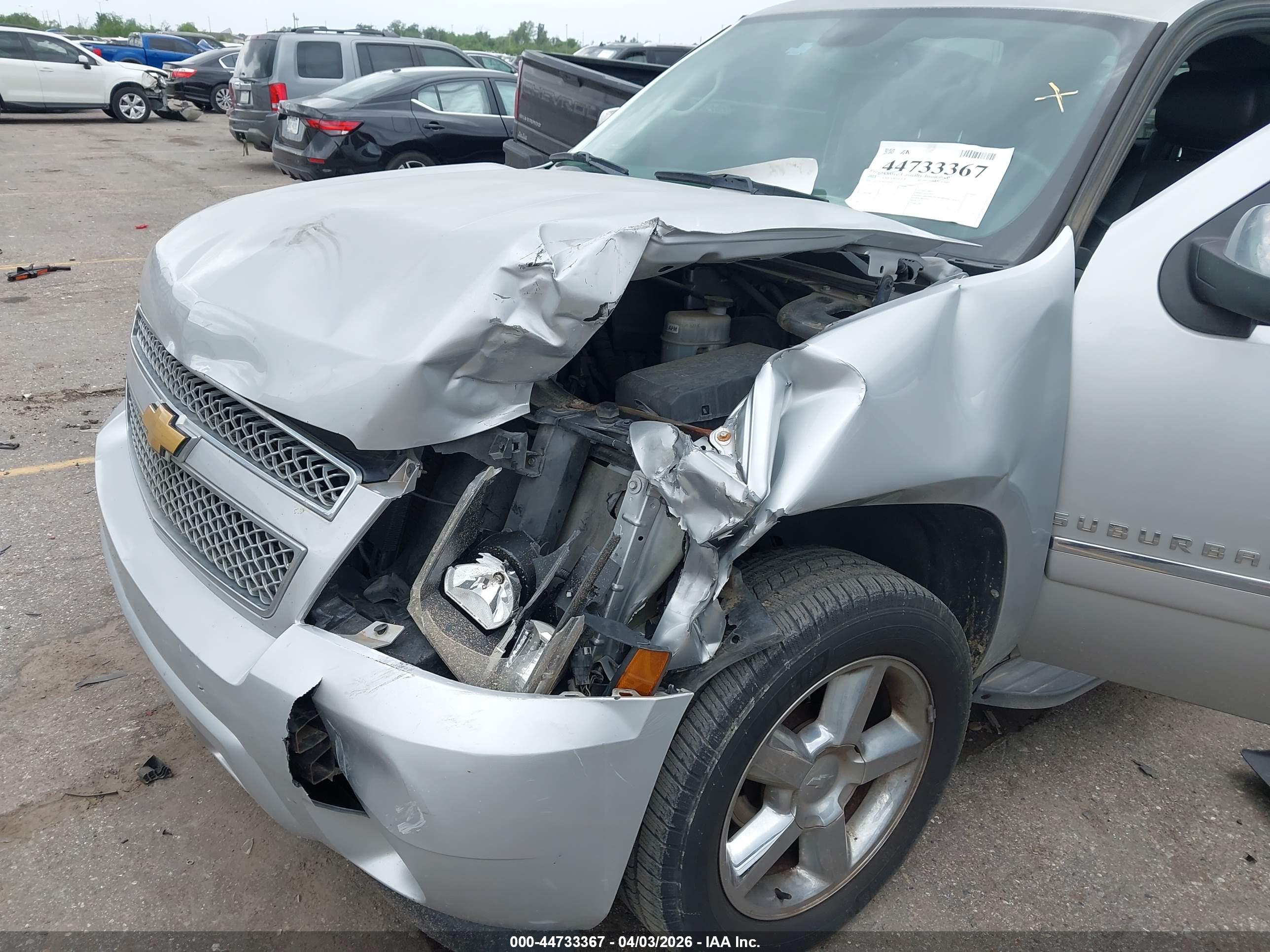 CHEVROLET SUBURBAN image 6
