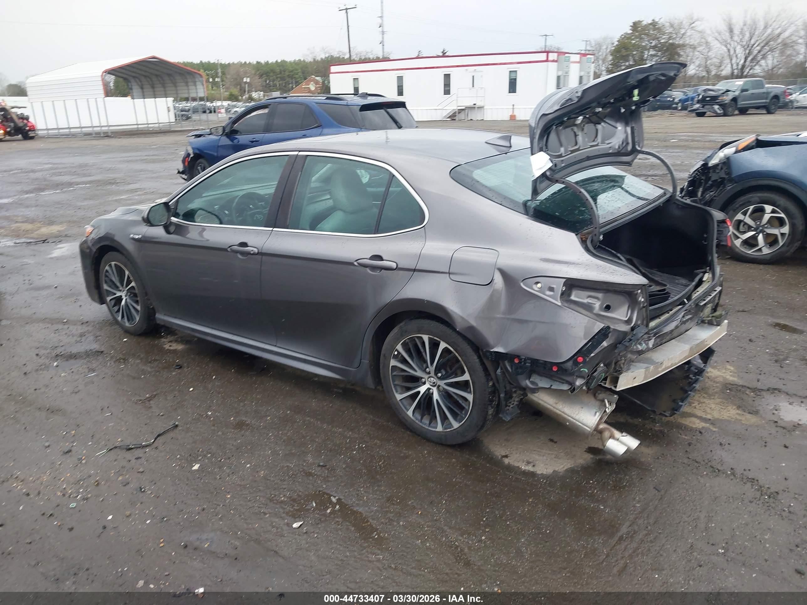 TOYOTA CAMRY image 3