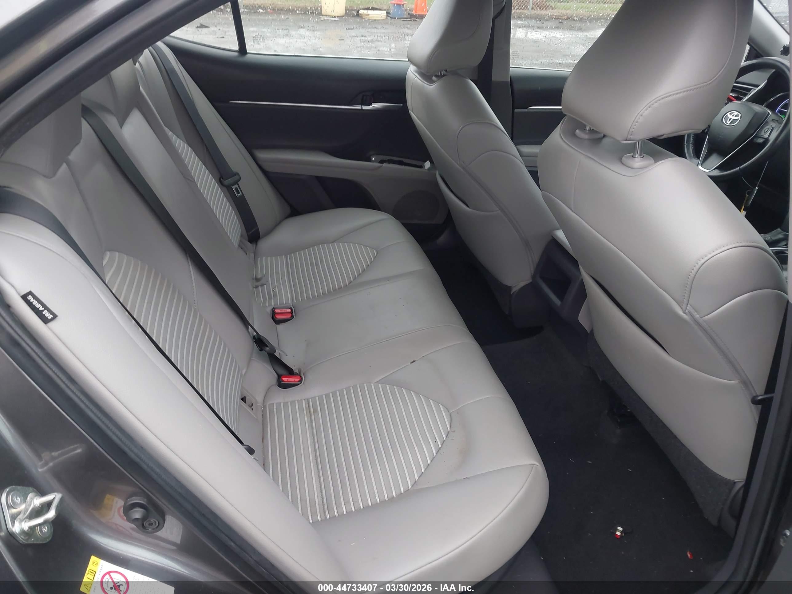 TOYOTA CAMRY image 8
