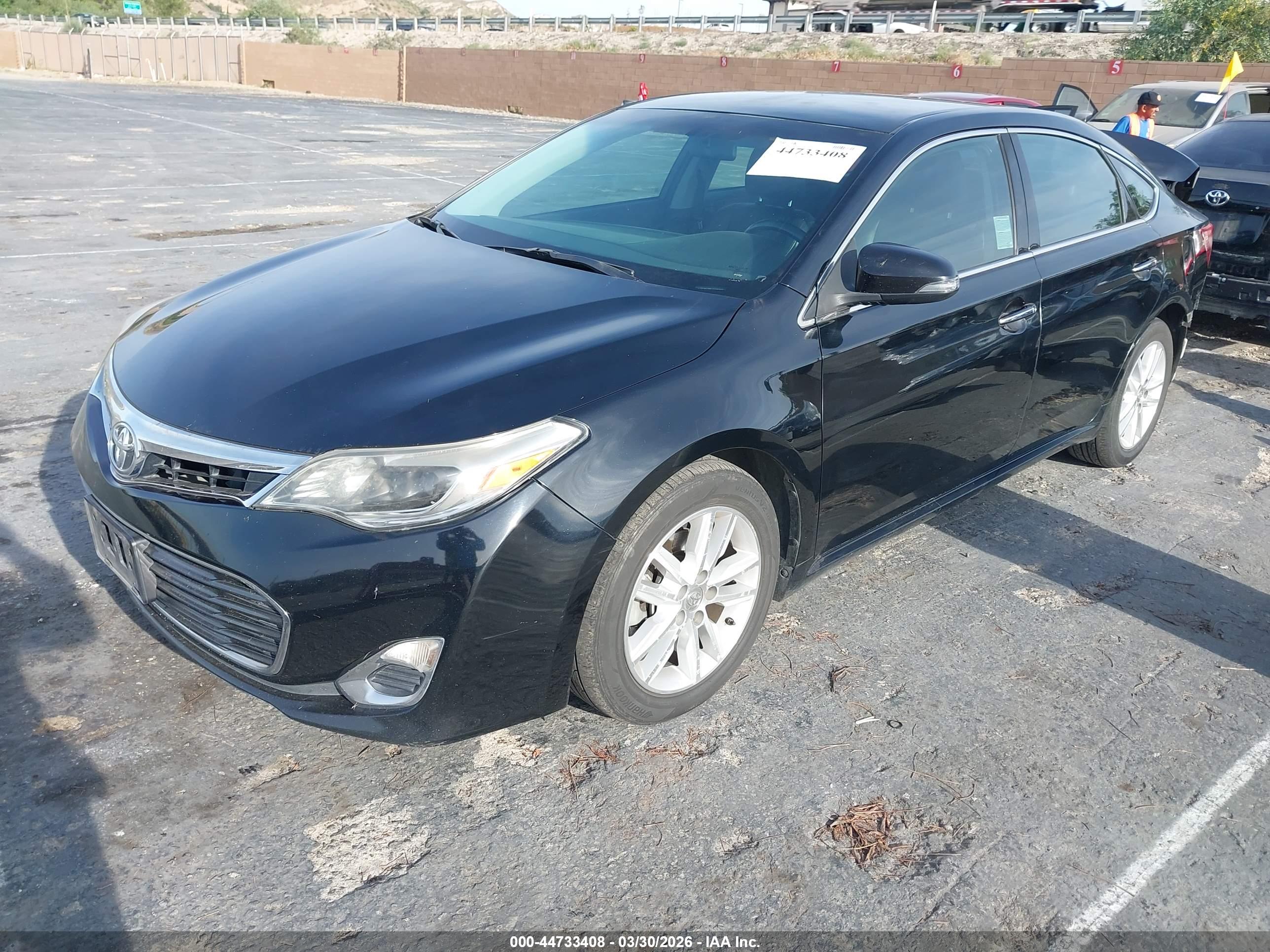 TOYOTA AVALON image 2