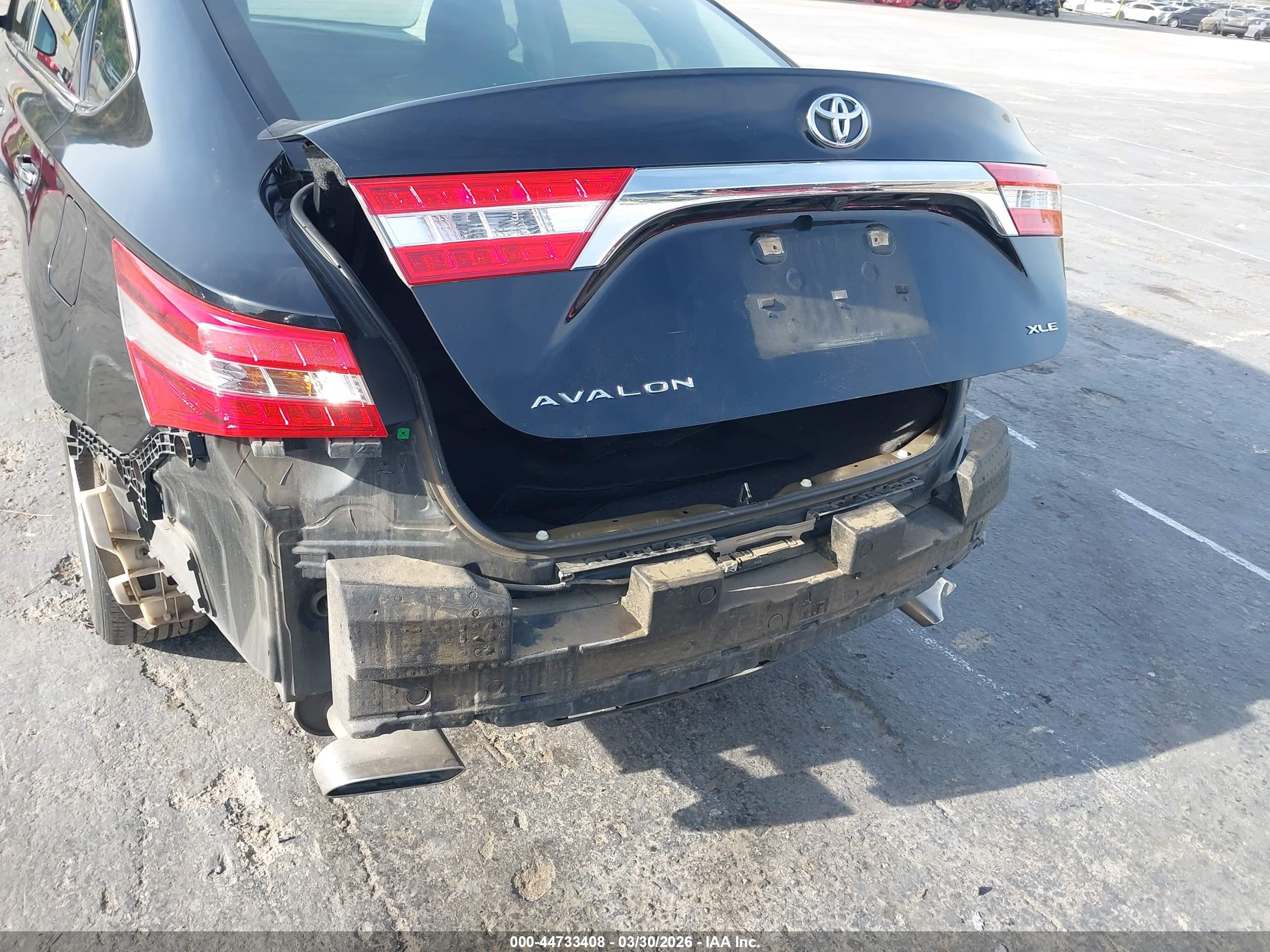 TOYOTA AVALON image 6