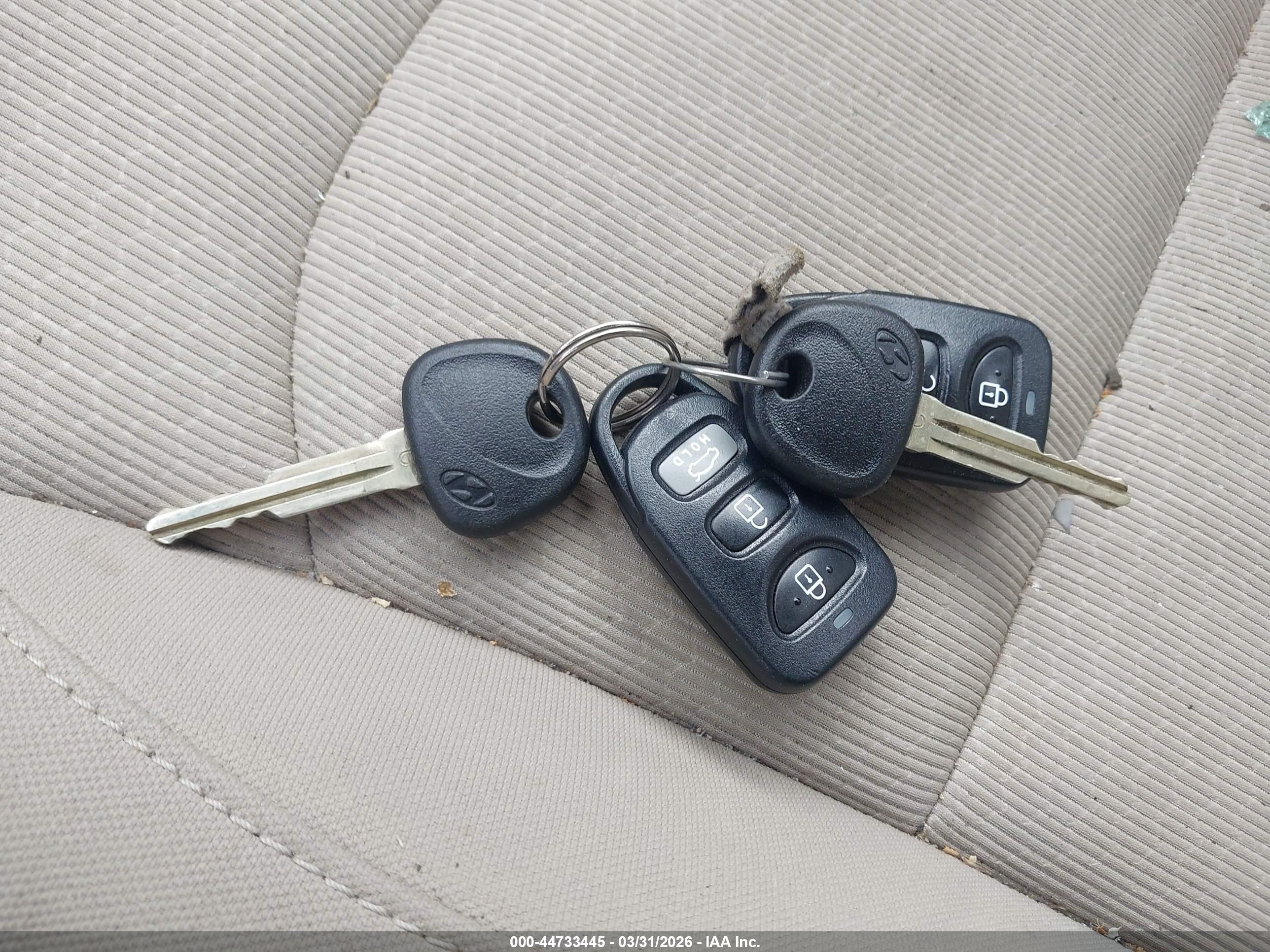HYUNDAI ELANTRA image 11