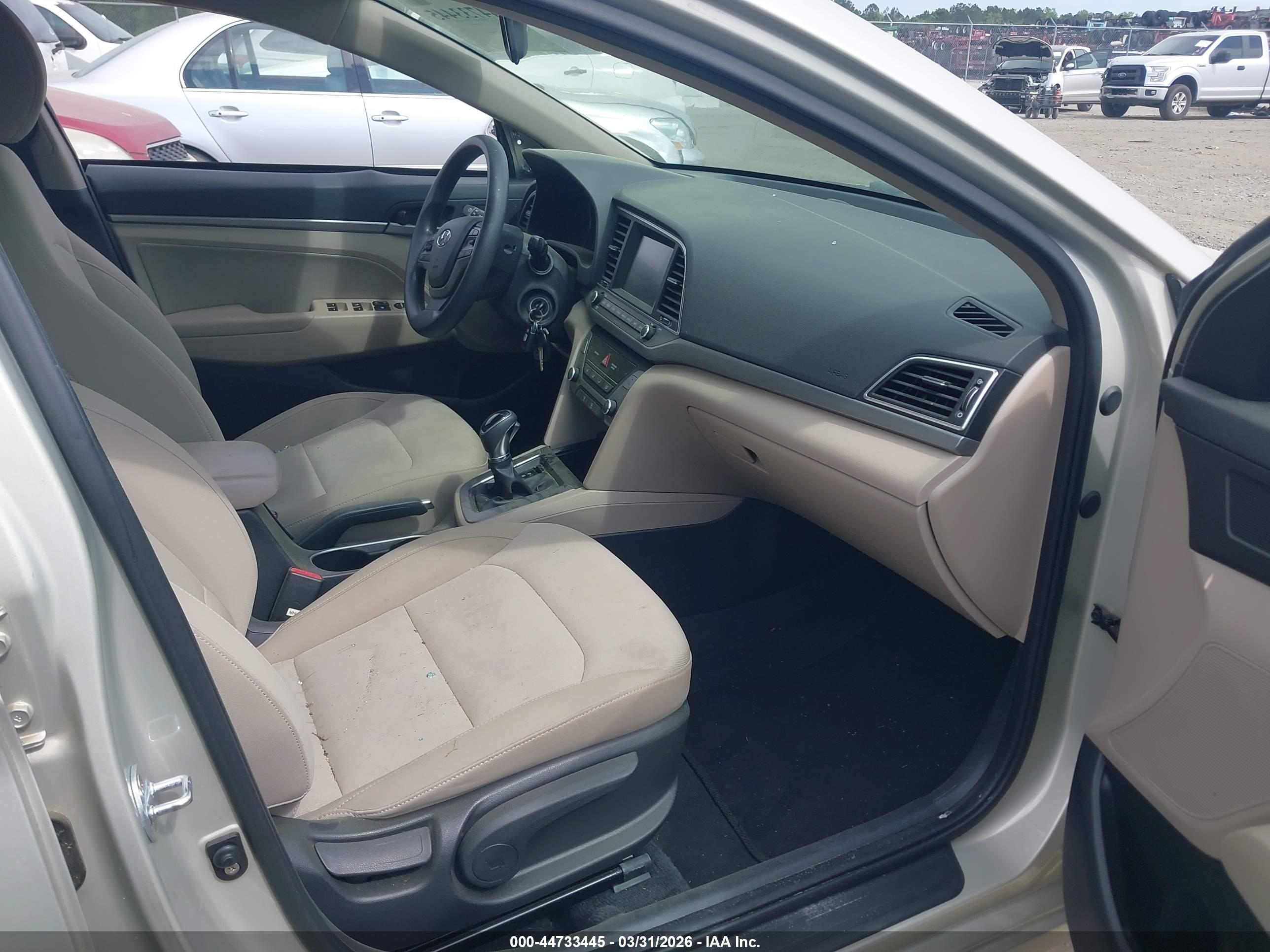 HYUNDAI ELANTRA image 5