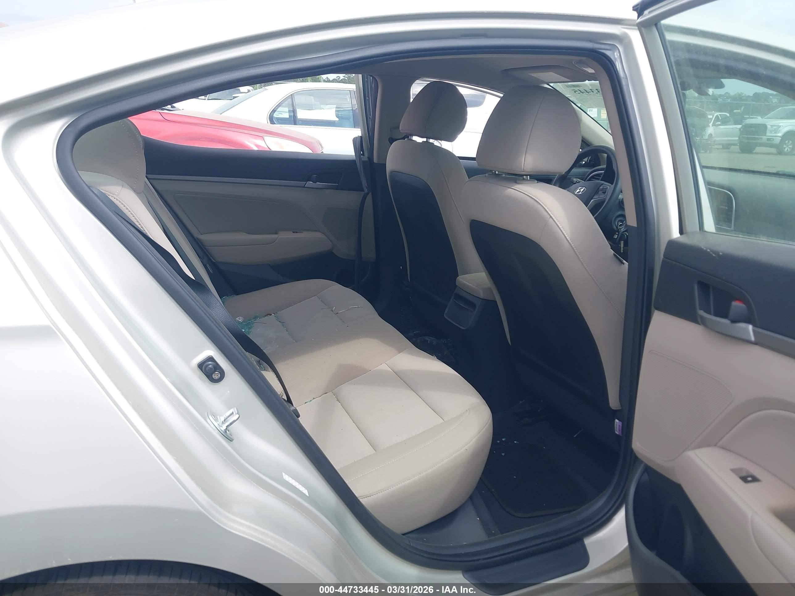 HYUNDAI ELANTRA image 8