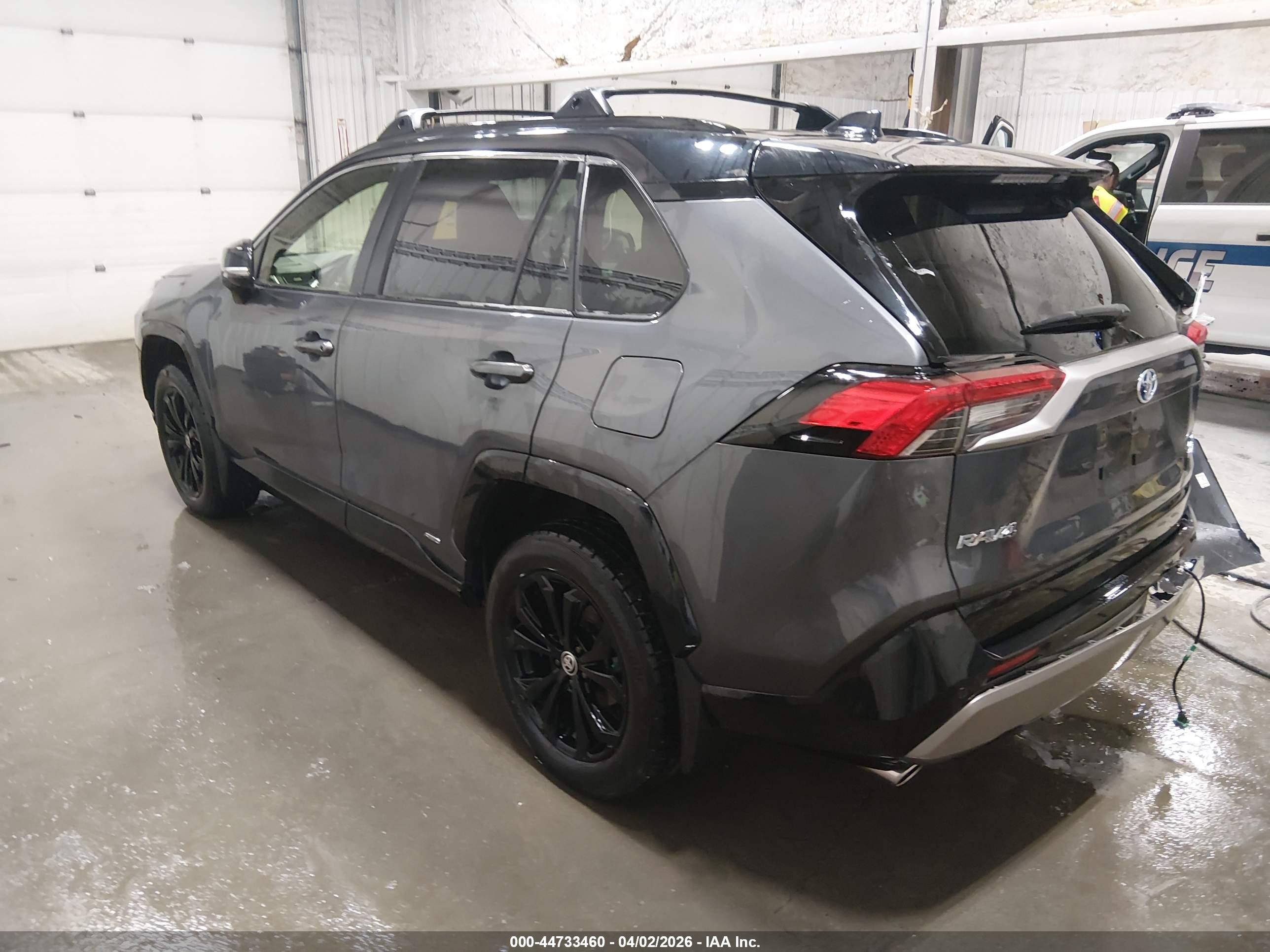 TOYOTA RAV4 image 3