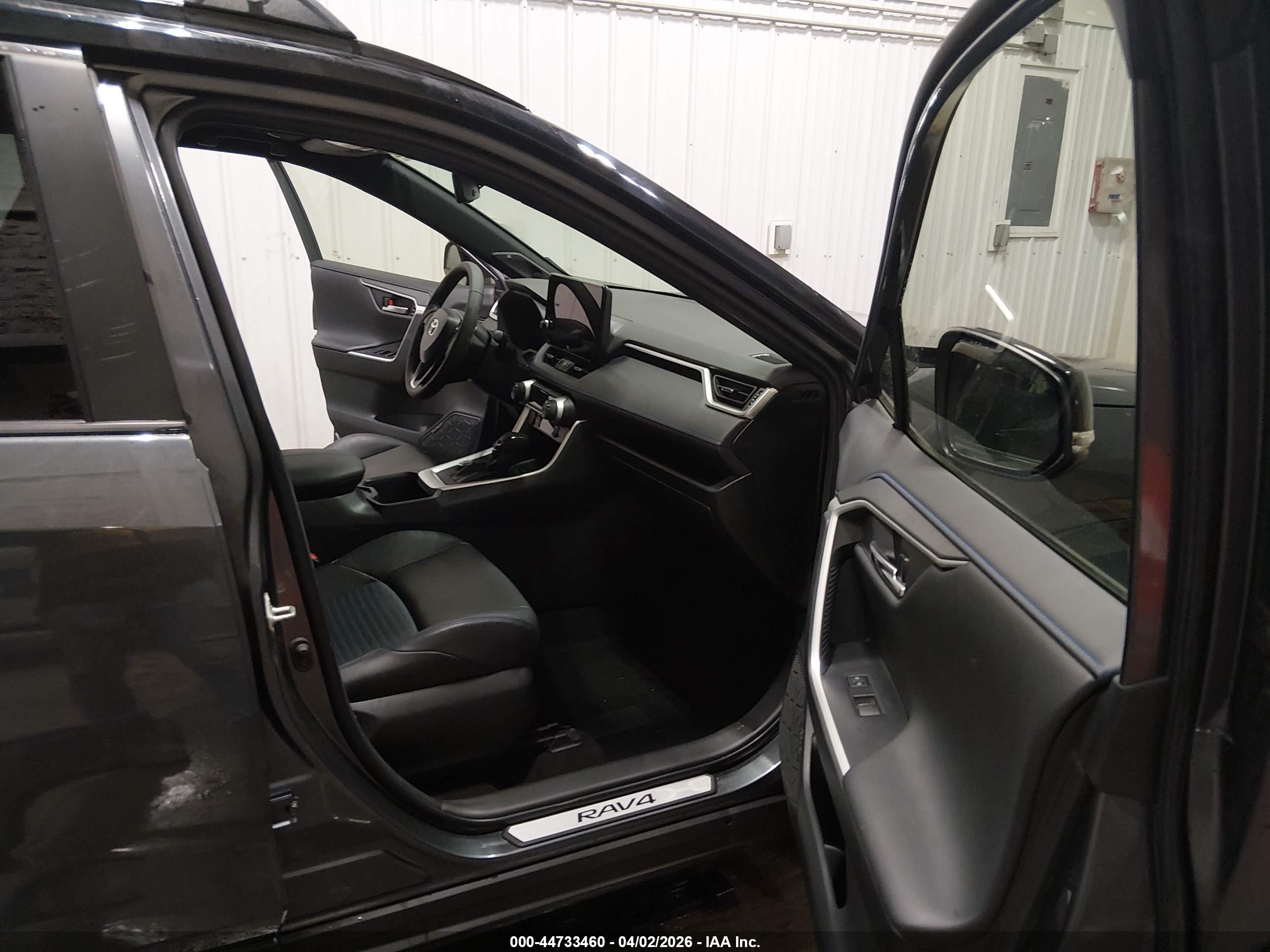 TOYOTA RAV4 image 5
